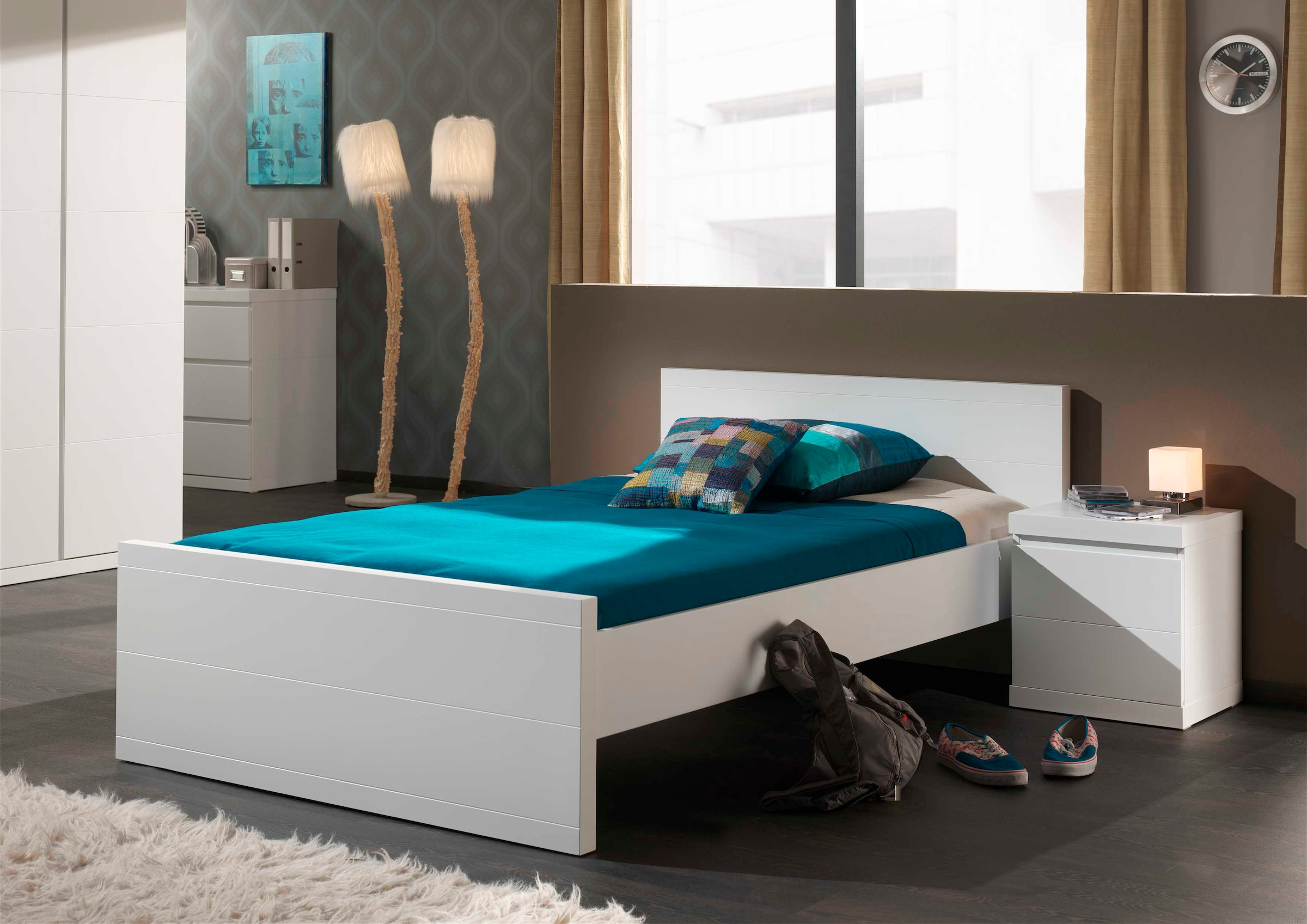 Vipack Nachtschrank, (Made in Europe), Nachtkonsole in gradlinigem Design, mit 1 Tür, Ausf. Weiß lackiert