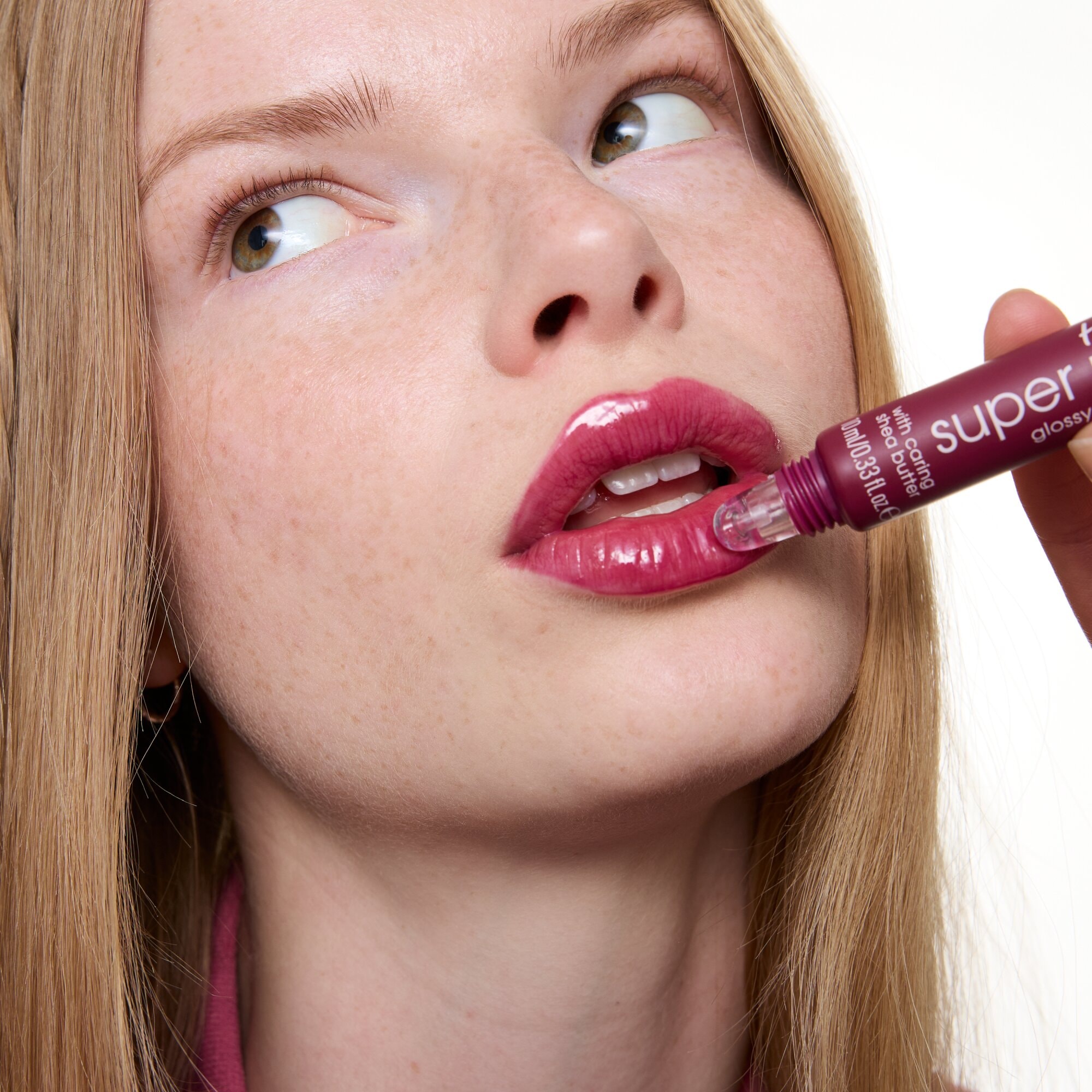 Essence Lipgloss »the super peptide glossy lip treatment«
