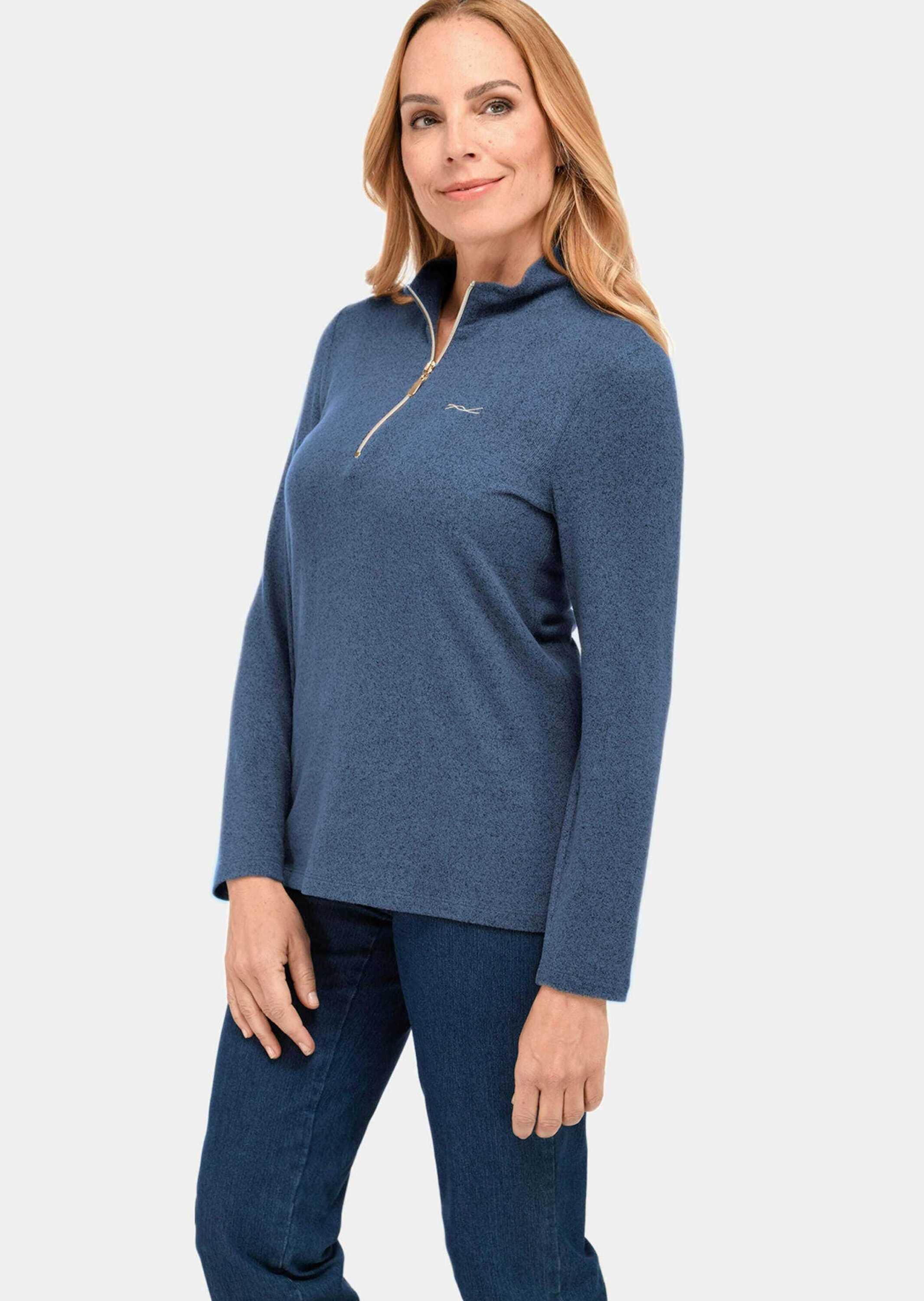 GOLDNER Strickpullover »Flauschiges Stehbundshirt mit Reißverschluss und glänzendem, gesticktem Logo«