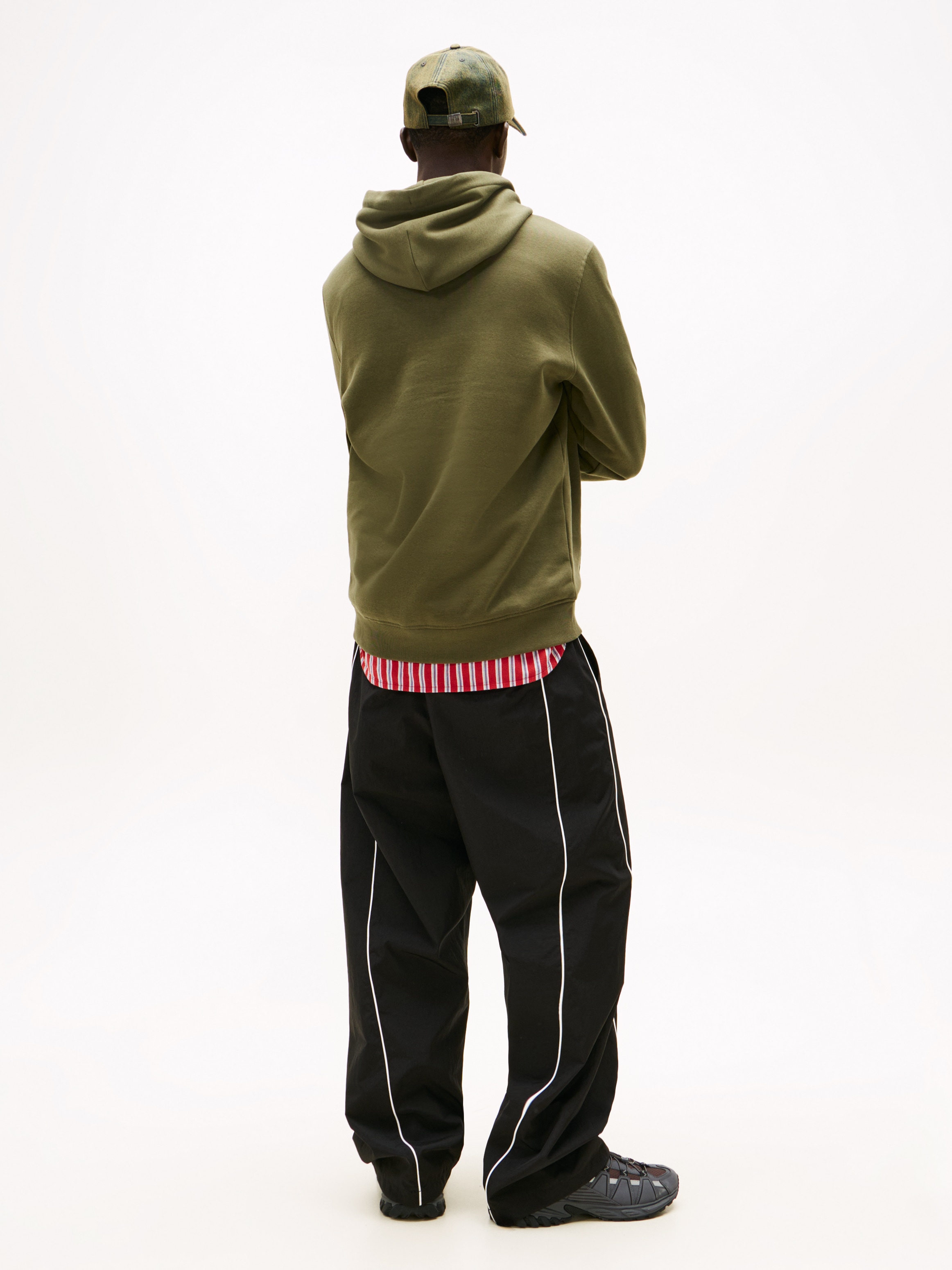 Tommy Jeans Hoodie »TJM REG LINEAR LOGO HOODIE EXT«, mit Logo-Stickerei
