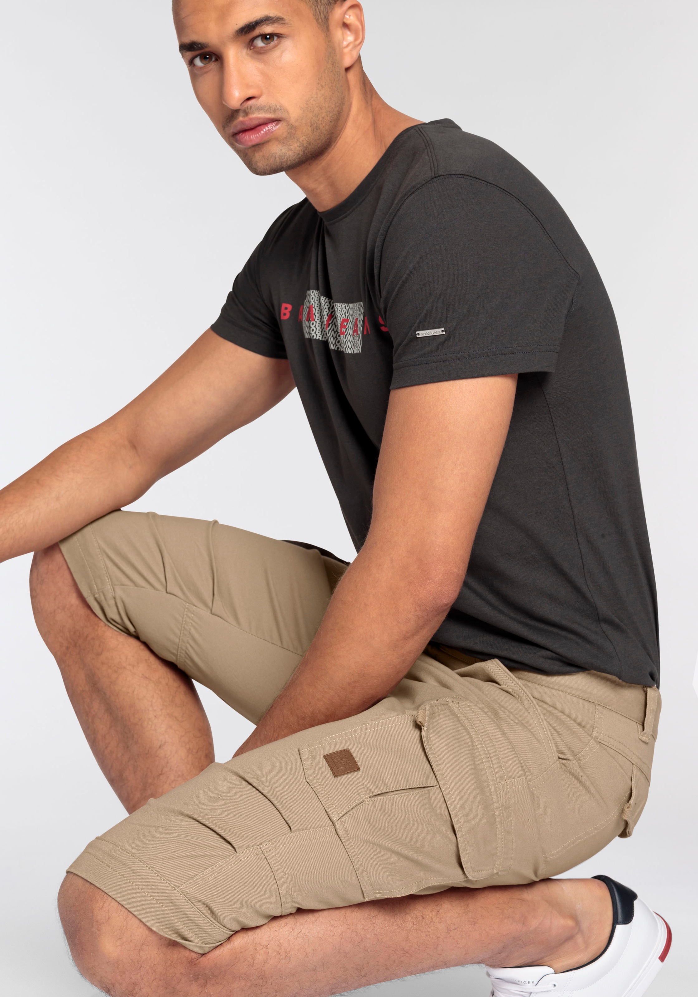 Bruno Banani Jeansbermudas, schmale Passform, gerade Beinform, mit Cargotaschen