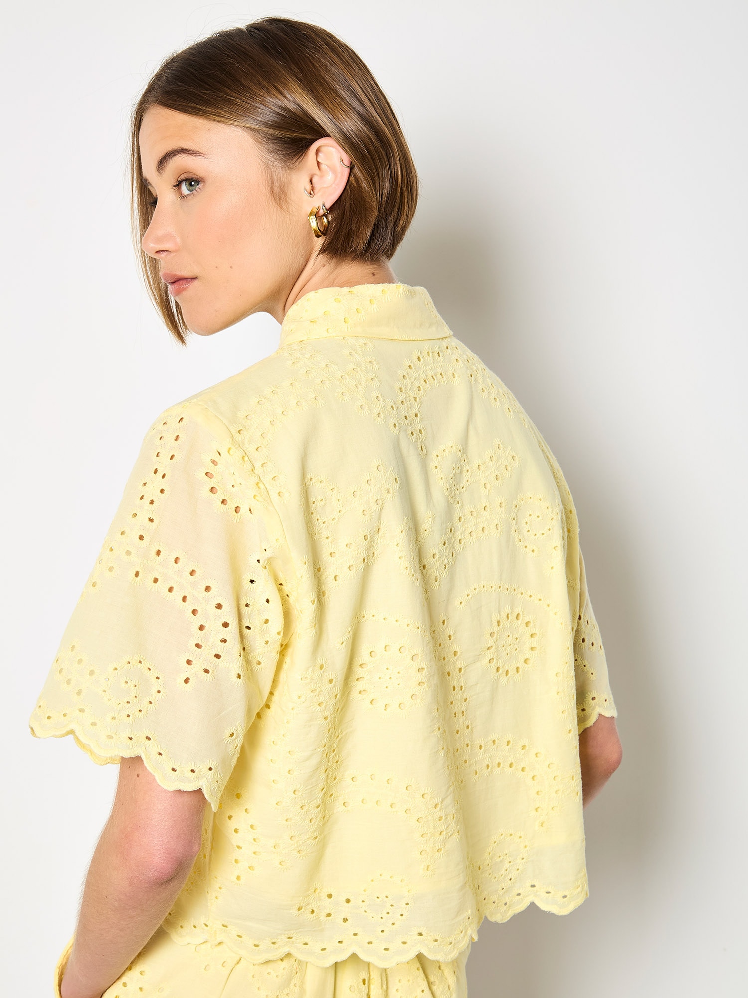 Apricot Klassische Bluse »Bluse« mit Wellenkante und Broderie-Verzierung