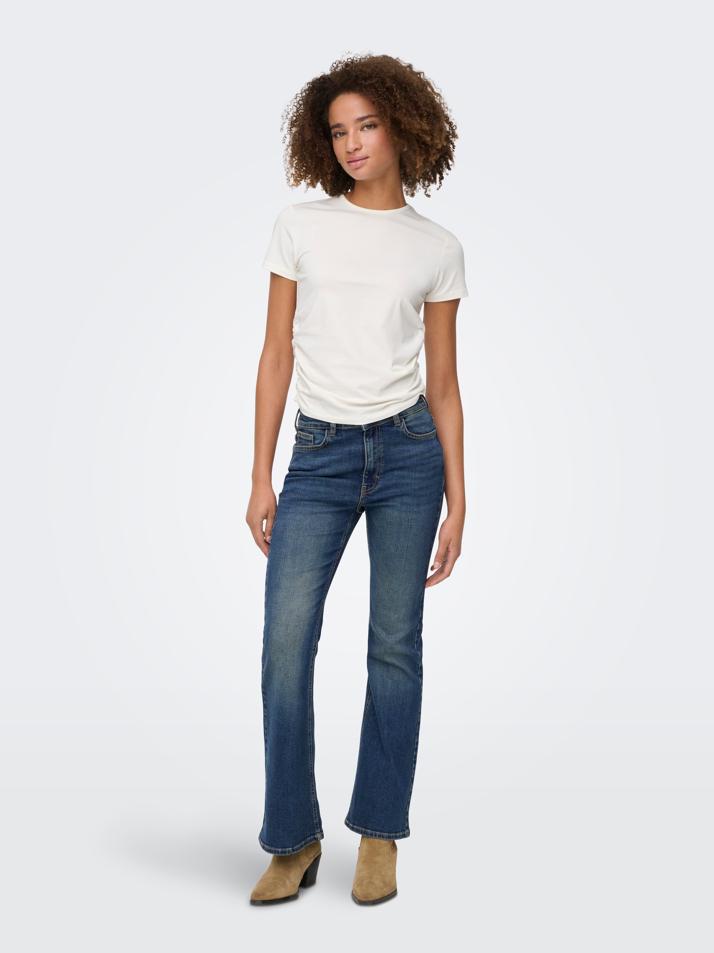 JDY 5-Pocket-Jeans »JDYKATHY HW FLARED JEANS DNM NOOS«, mit ausgestelltem Bein im Flared Look