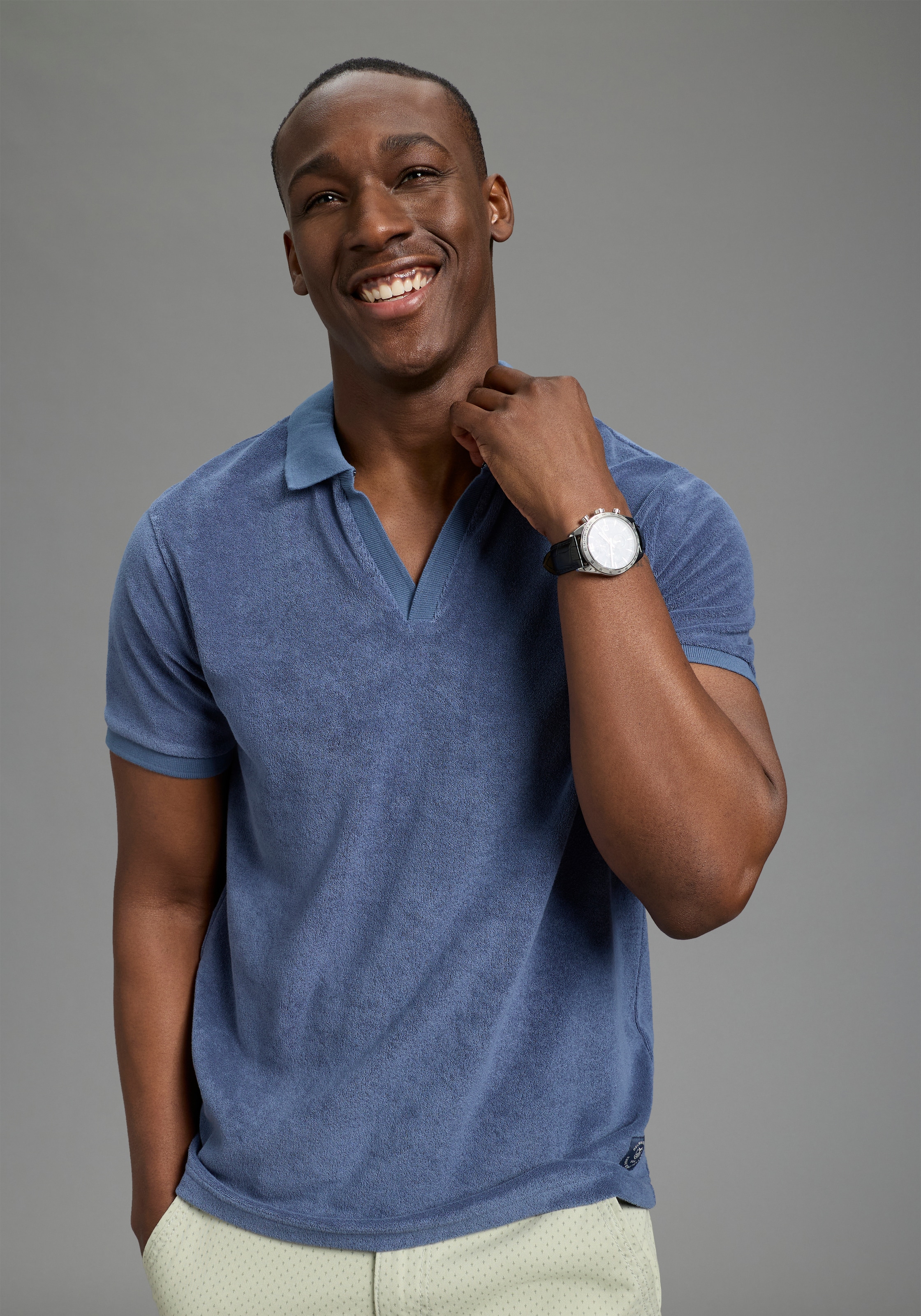 DELMAO Poloshirt »sommerleichter Frottee« Regular Fit, mit V-Ausschnitt und Polokragen, unifarben