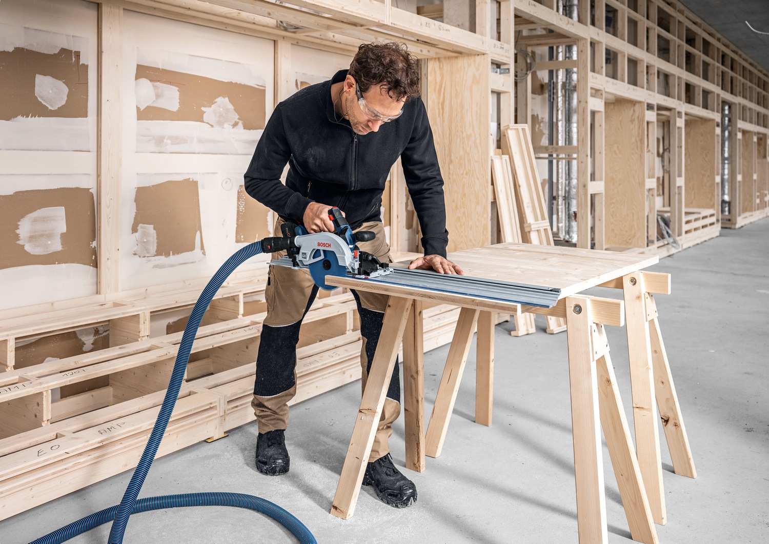 Bosch Professional Akku-Handkreissäge »GKS 18V-57-2 GX«, inkl. Führungsschiene FSN 44, ohne Akku und Ladegerät