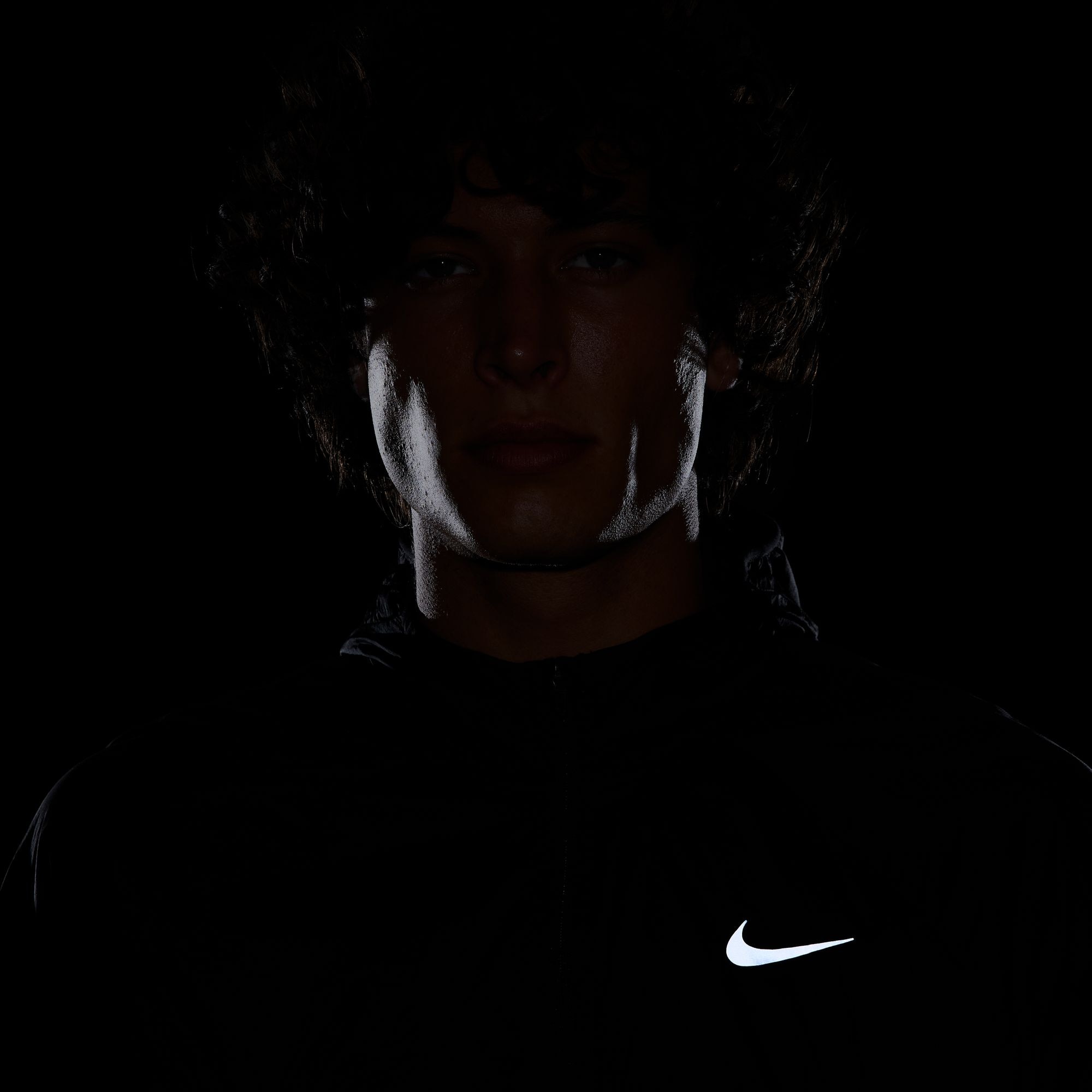 Nike Laufjacke »M NK UV RPL STRIDE JACKET« mit Kapuze für sportliche Aktivitäten, mit Kapuze, wasserabweisend