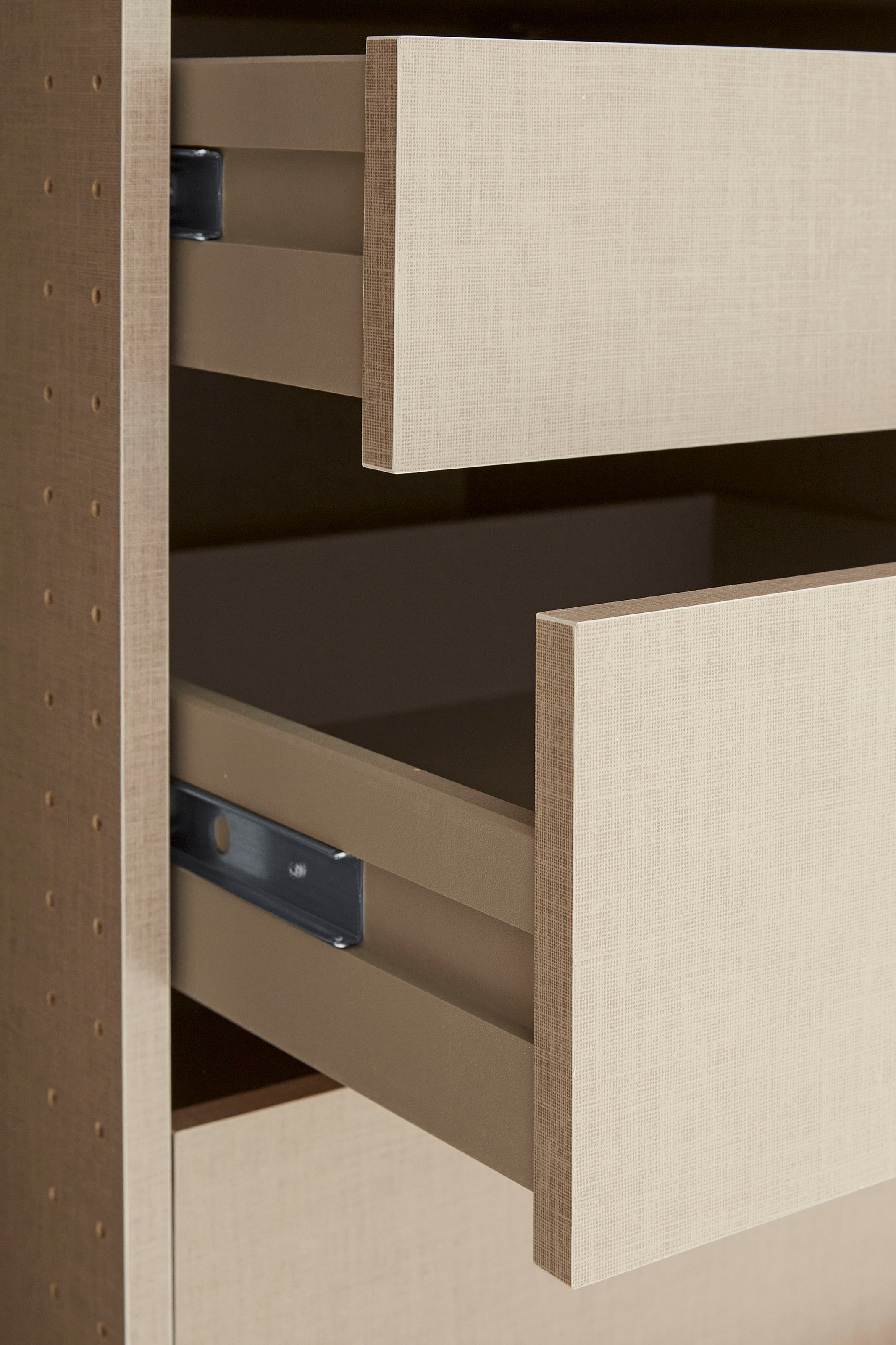 rauch Drehtürenschrank »Kleiderschrank Schrank Garderobe TOPSELLER OTELI inkl. Inneneinteilung«, (erhältlich in Breiten 91-360 cm, ab Breite 136cm inkl. Innenschubladen), mit zusätzlichen Einlegeböden, optional mit Spiegel MADE IN GERMANY