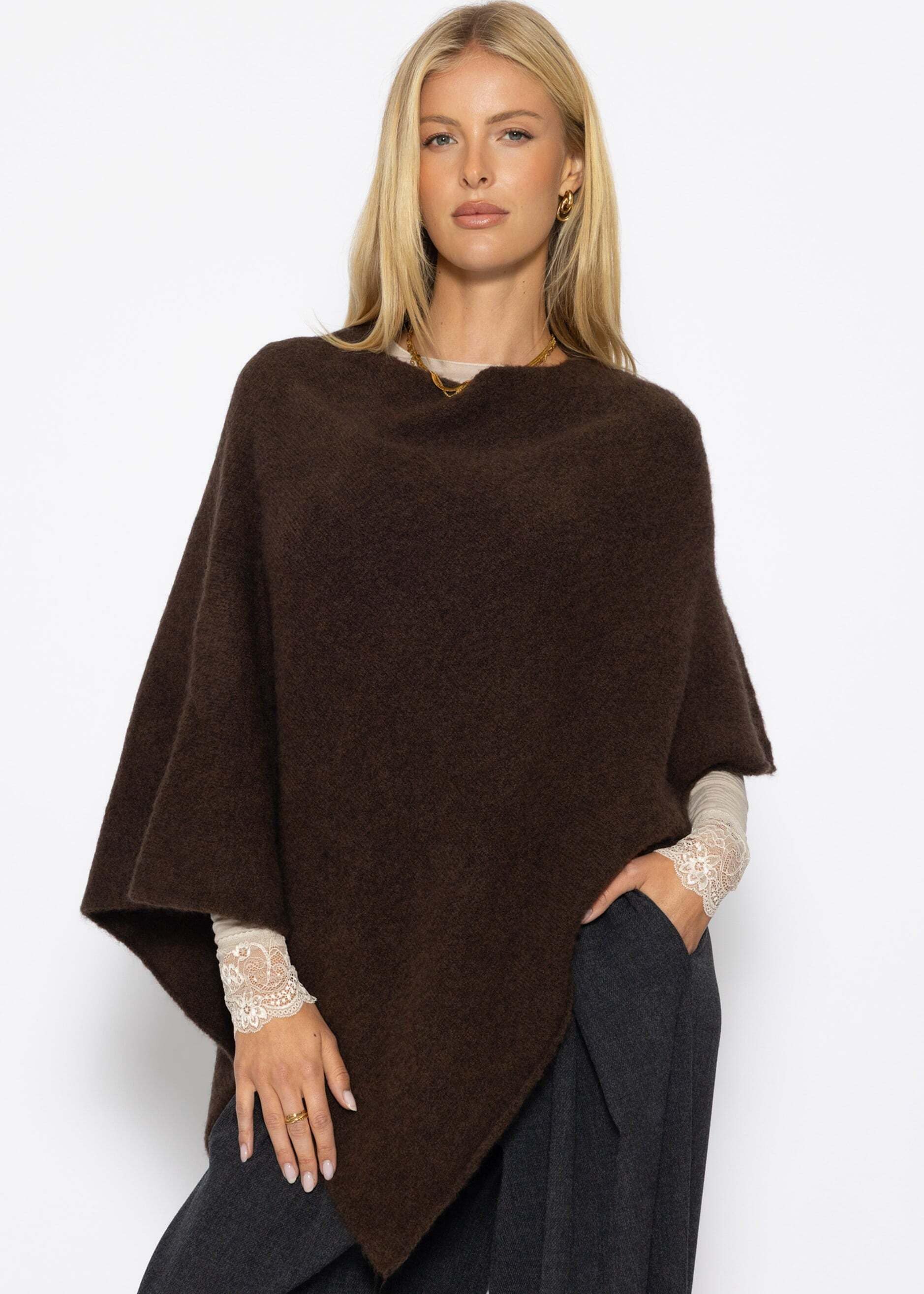 SASSYCLASSY Strickponcho »Poncho mit Wollanteil« Poncho mit Stehkragen in Offwhite