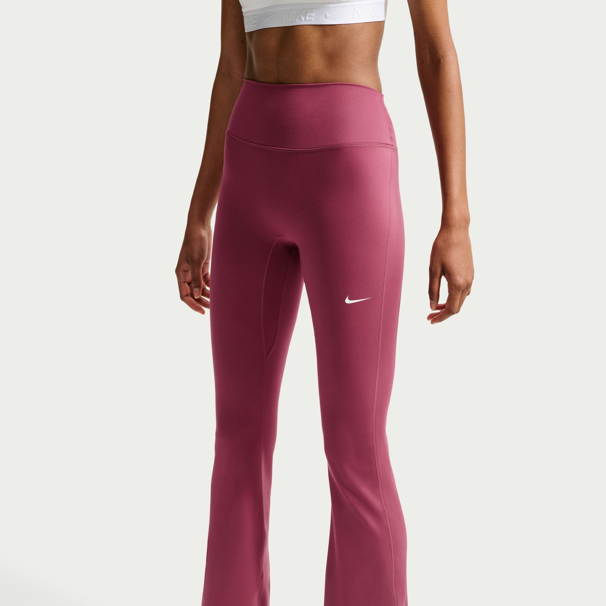 Nike Sporthose »W NK ONE DF HR TGHT FLRE USEAM«  für Fitness-Training geeignet, aus Polyester und Elasthan