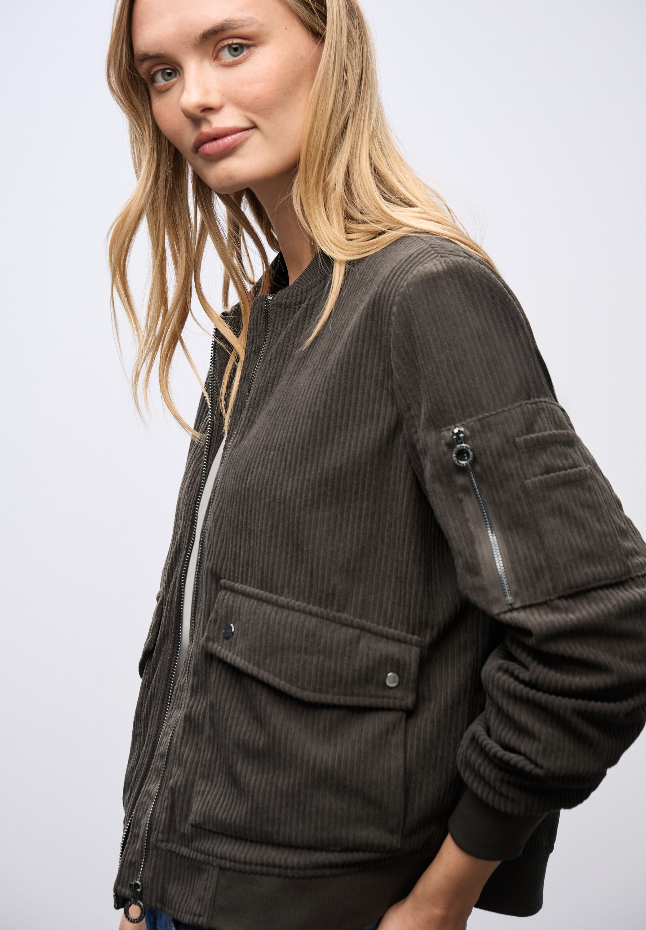 STREET ONE Blouson ohne Kapuze aus Cord und Langarm mit Bündchen und Zipperdetail