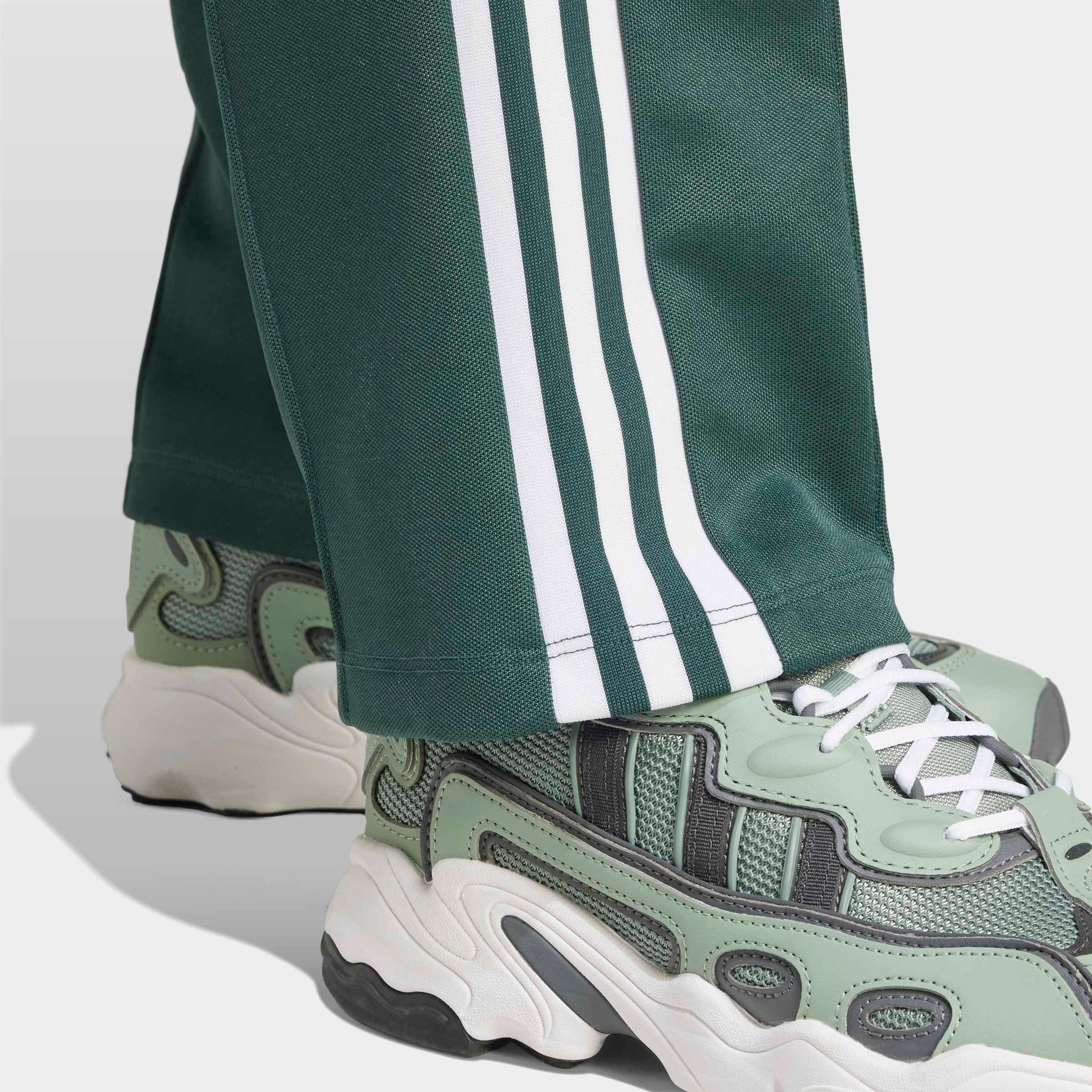 adidas Originals Sporthose »CLASSIC TP«, (1 tlg.), Retro Style, der gerade Schnitt mit schmal zulaufenden Bein