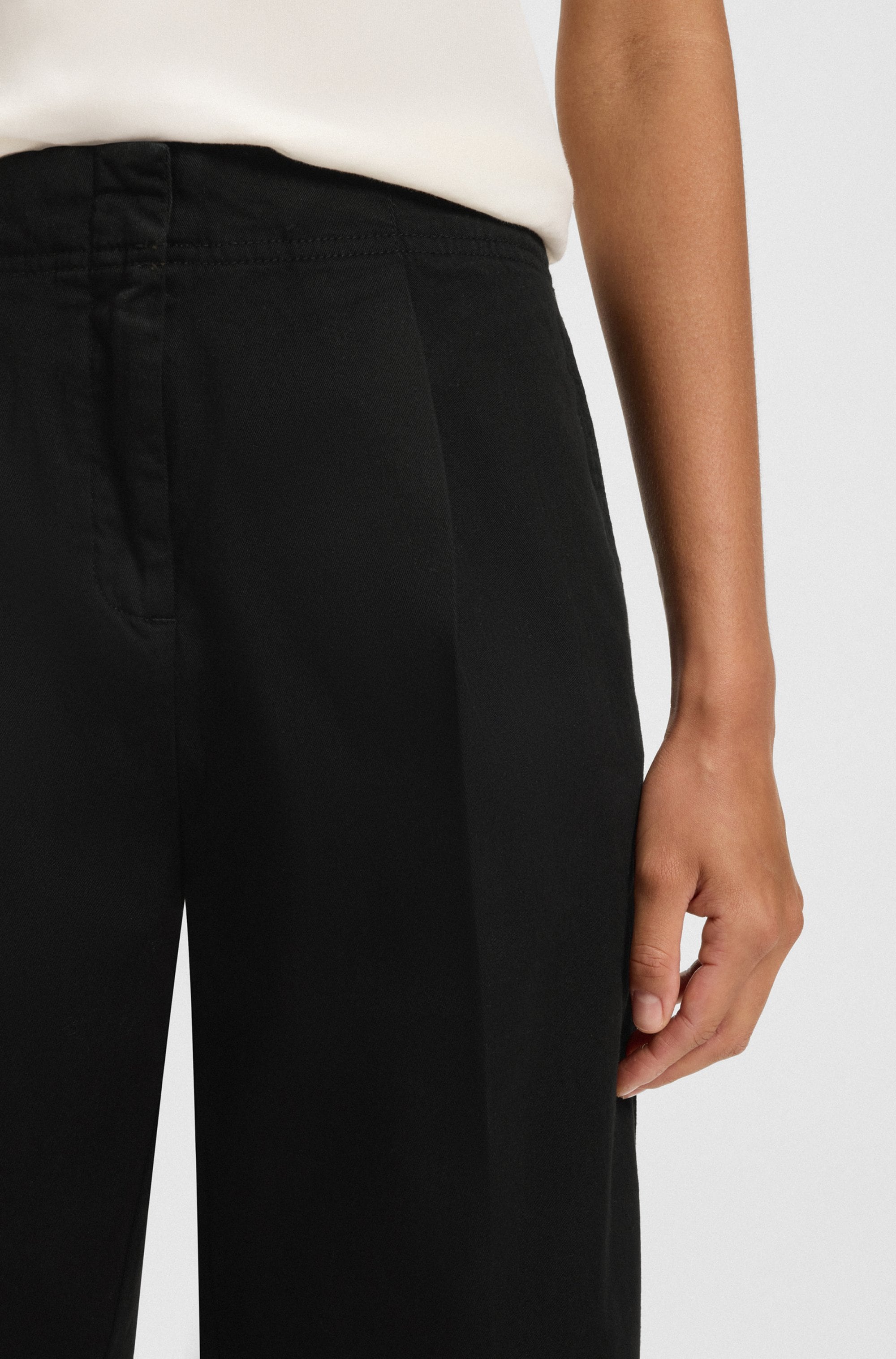 BOSS ORANGE Chinohose »Taquina Premium Damenmode«, im Loose Barrel Fit