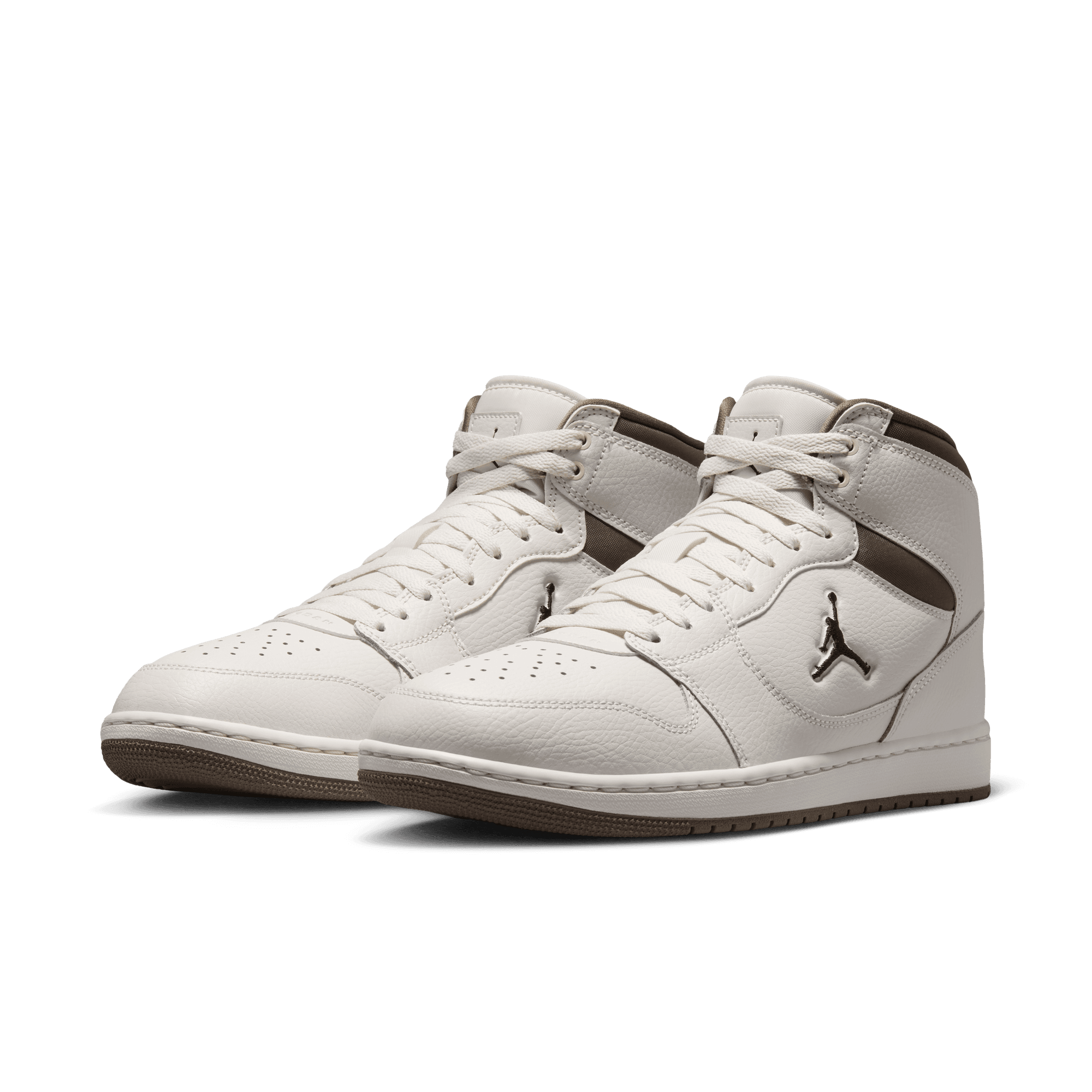 Jordan Sneaker »Jordan Court Connect Mid«  inspiriert vom Look des Air Jordan 1