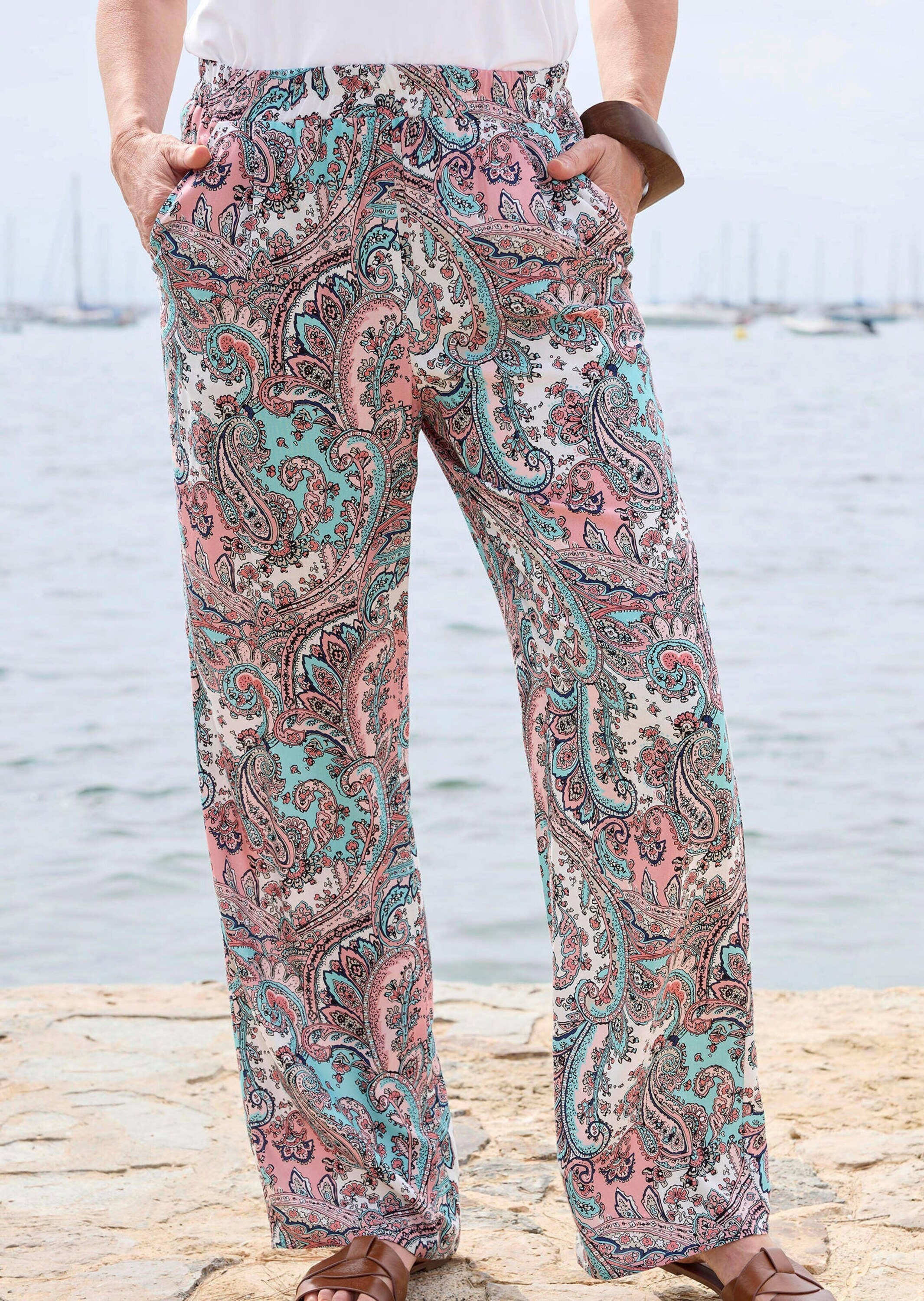 GOLDNER Stoffhose »Kurzgröße Lange Viskose Schlupfhose mit Paisley-Print und weitem Bein«