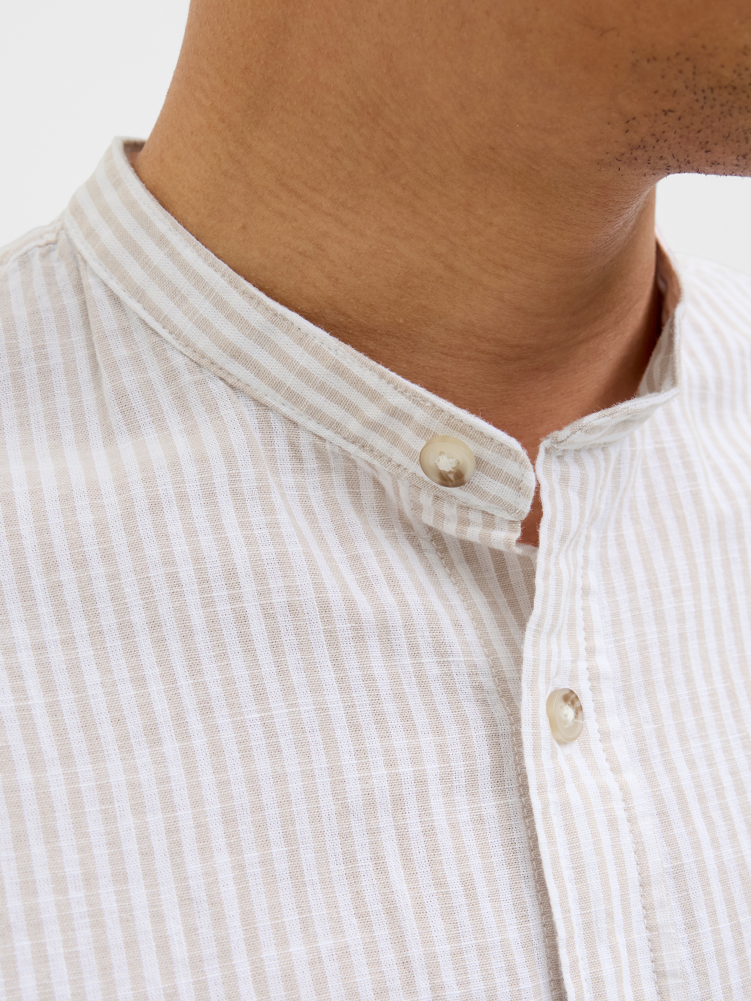 Jack & Jones Langarmhemd »JJESUMMER BAND SHIRT LS SN«, mit Bandkragen