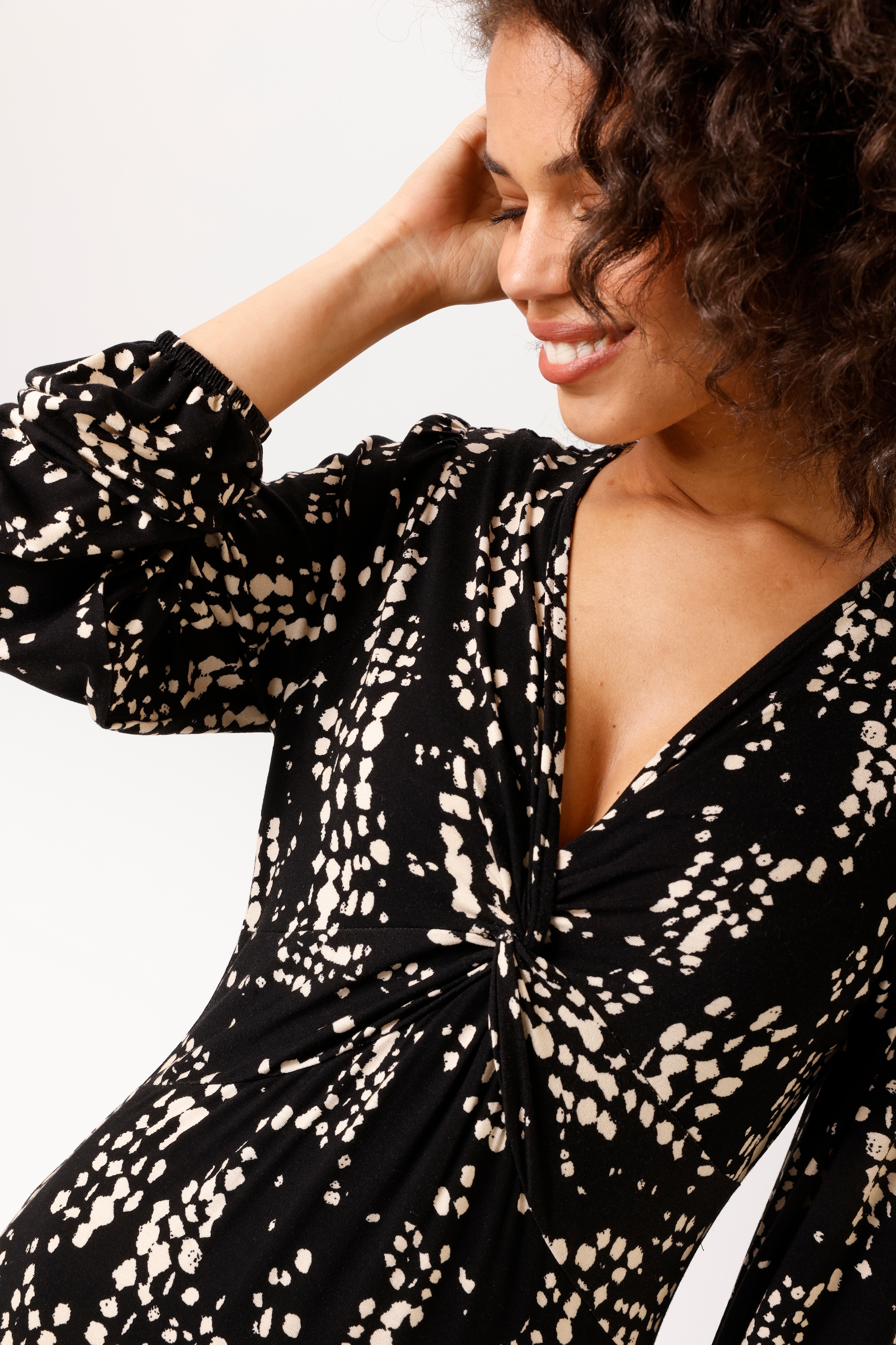Aniston CASUAL Maxikleid mit raffiniertem Knoten am Dekolleté - NEUE KOLLEKTION
