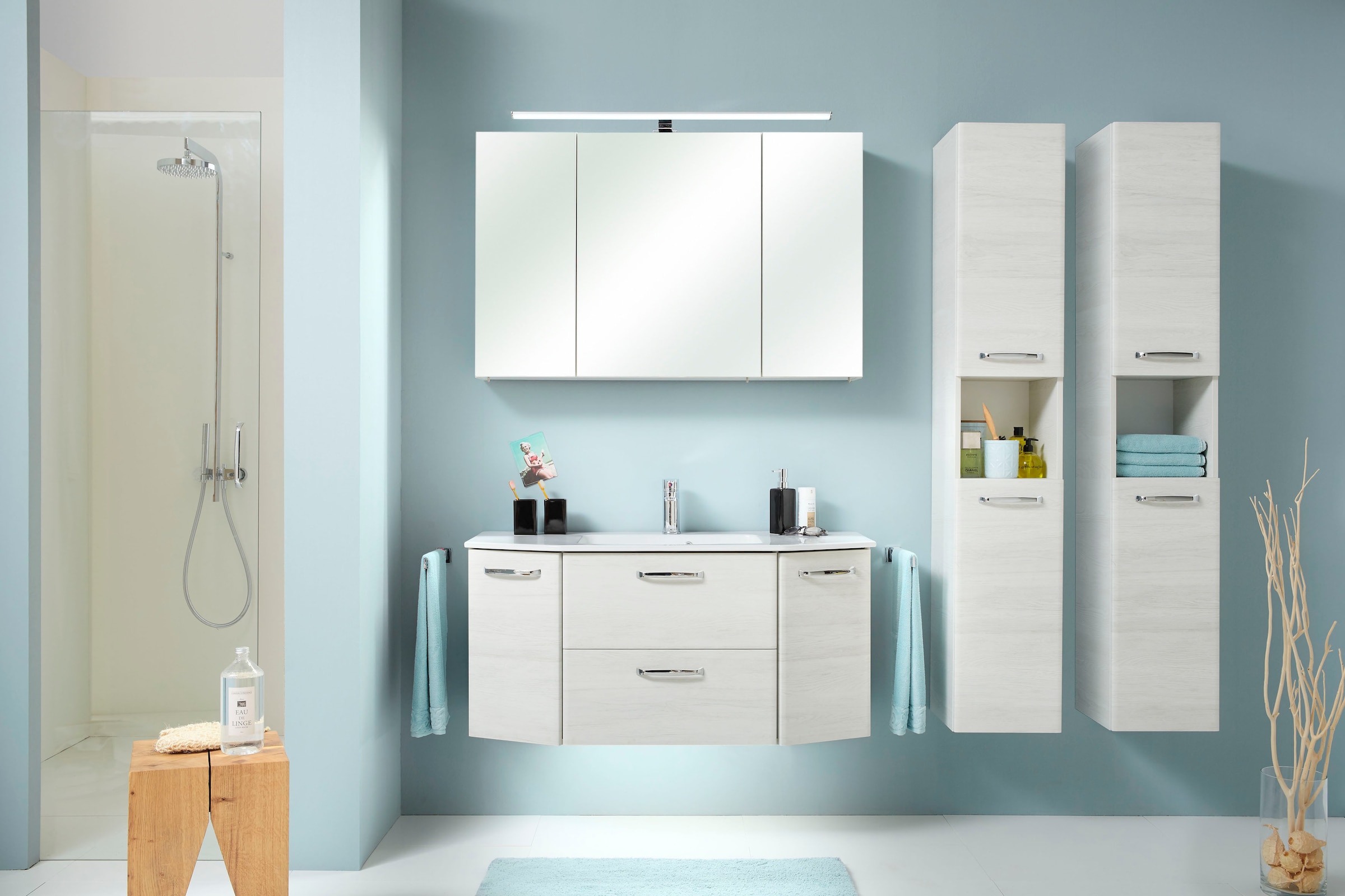 Saphir Hochschrank »Quickset Badschrank 30 cm breit, 2 Türen, 1 Nische, 3 Einlegeböden«, Badezimmer-Hochschrank inkl. Türdämpfer, Griffe in Chrom glänzend