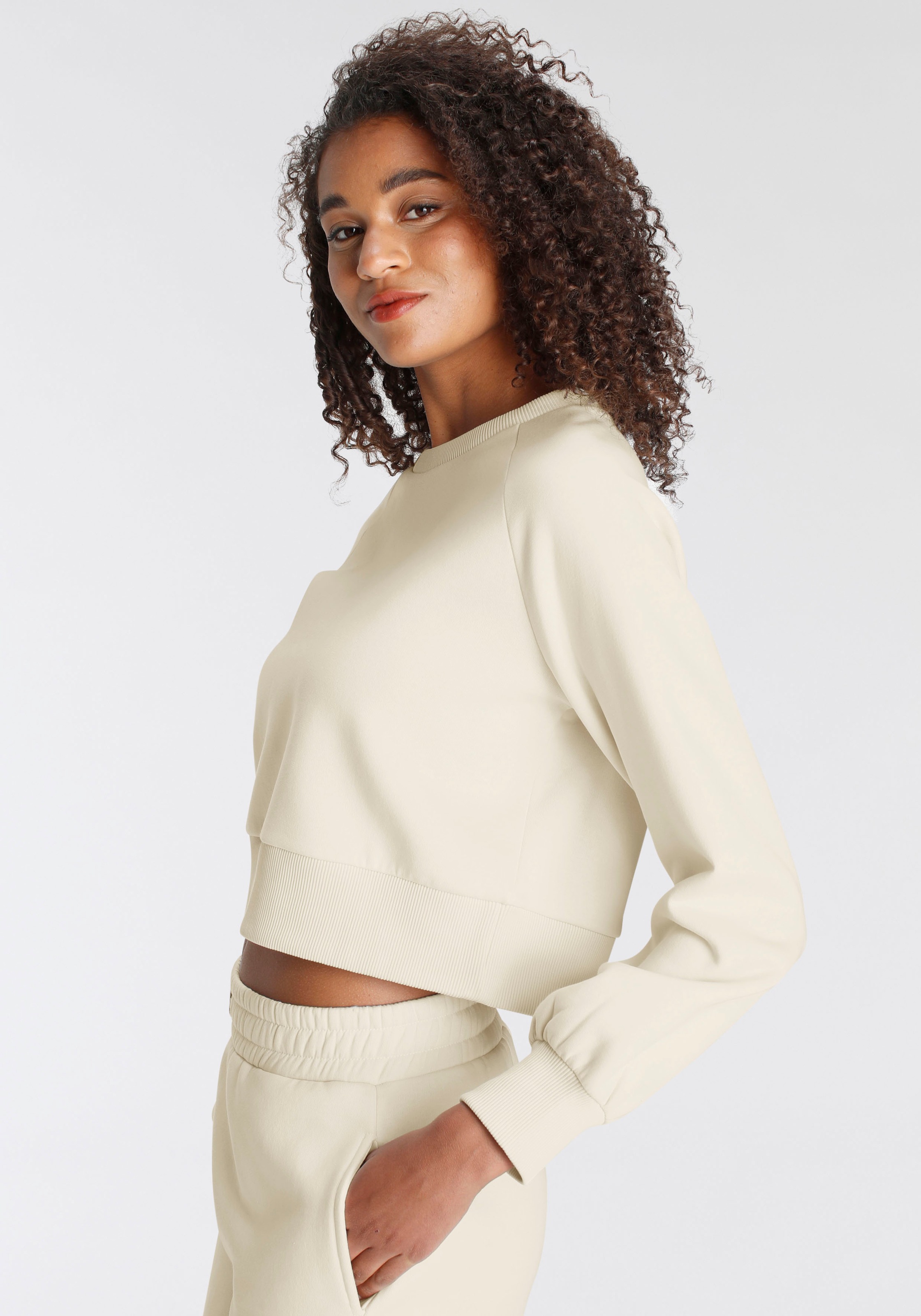 LSCN by LASCANA Sweatshirt, mit Ziernähten, Loungeanzug