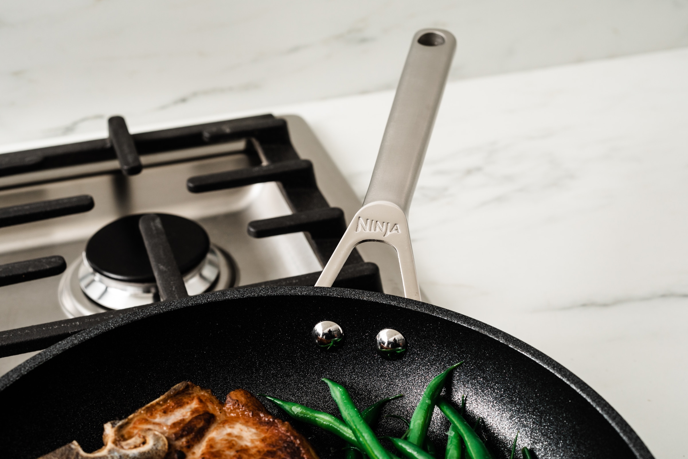 NINJA Bratpfanne »Ninja ZEROSTICK Edelstahl-Pfanne C600DE« Edelstahl 1 Stk. tlg. Edelstahl mit Aluminiumbeschichtung für Braten bei hohen Temperaturen