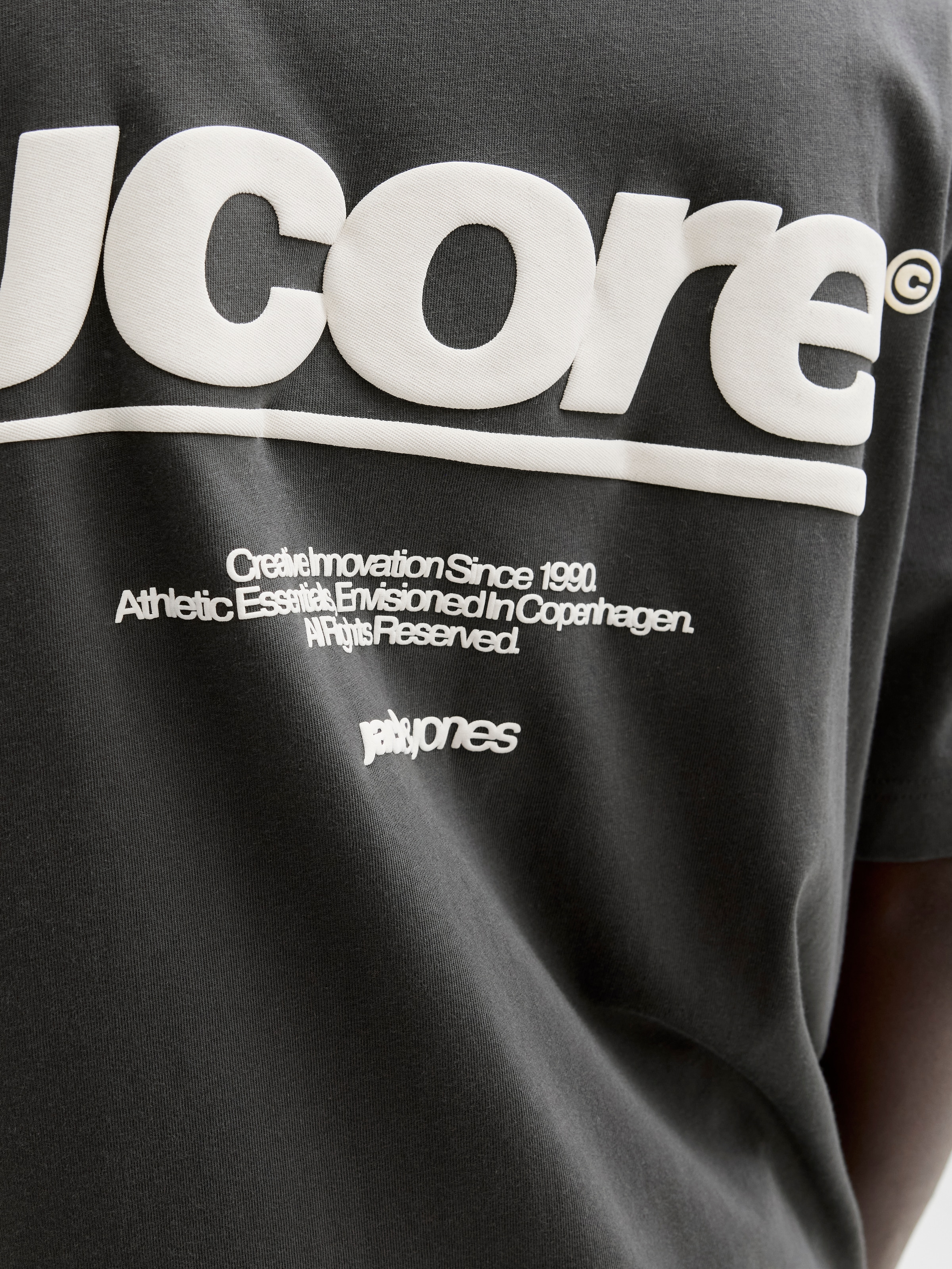 Jack & Jones T-Shirt »JCOCLUB BACK TEXT PRNT TEE SS CREW SN« mit Print