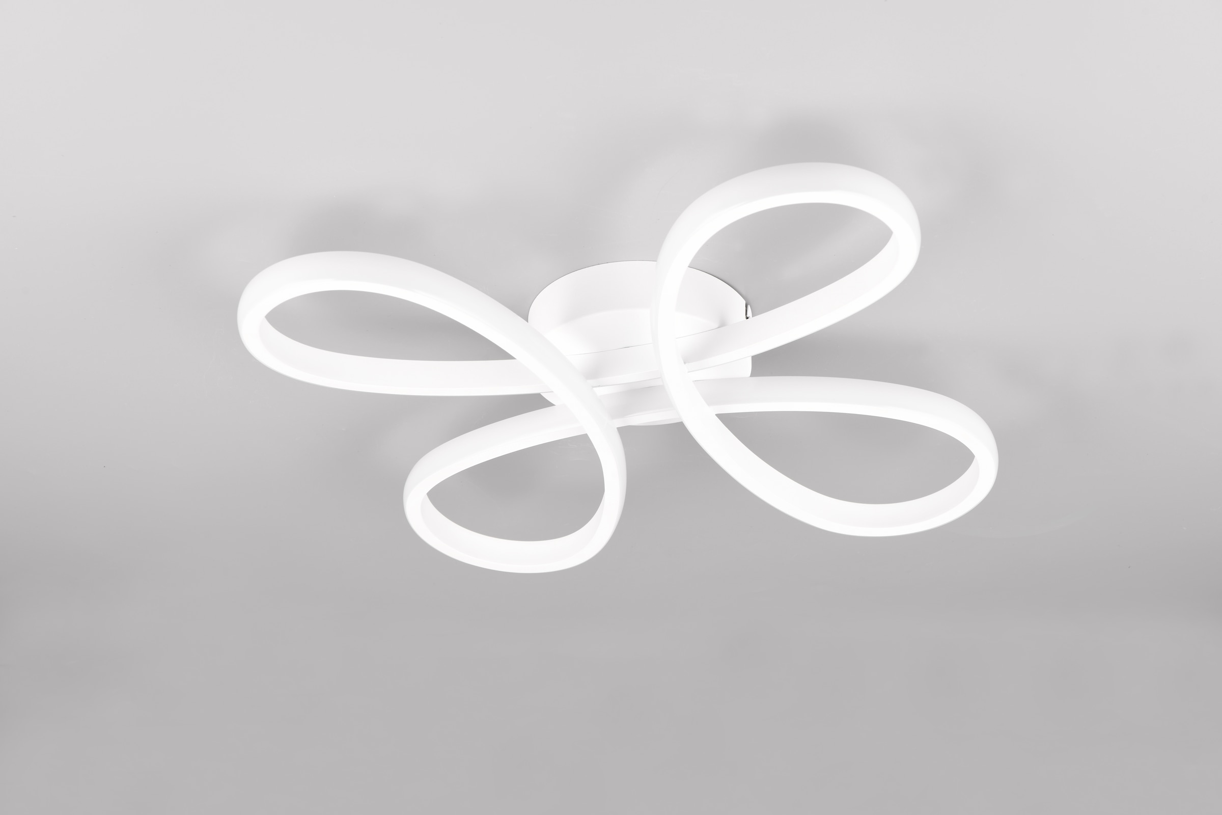 TRIO Leuchten LED Deckenleuchte »FLY, Deckenlampe LED 22W 2600 Lumen kaltweiß 4000K 3-Stufen dimmbar« LED-Board 1 Stk. Kaltweiß Maße 40x40 cm, LED Band Schleife Deckenlampe Schlafzimmer Wohnzimmer