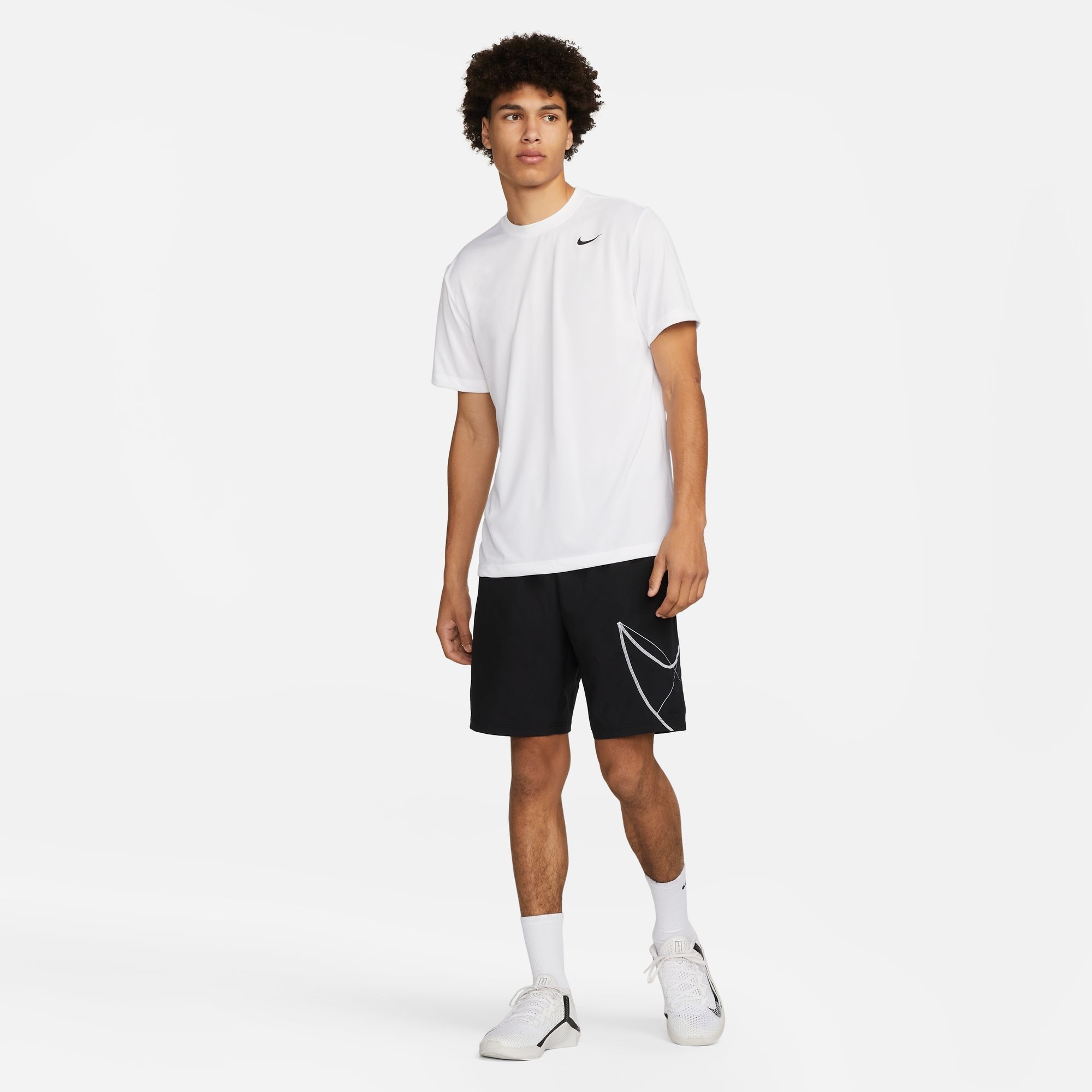 Nike Trainingsshirt »DRI-FIT LEGEND MEN'S FITNESS T-SHIRT« lockere Passform, Kurzarm, für vielseitige sportliche Aktivitäten