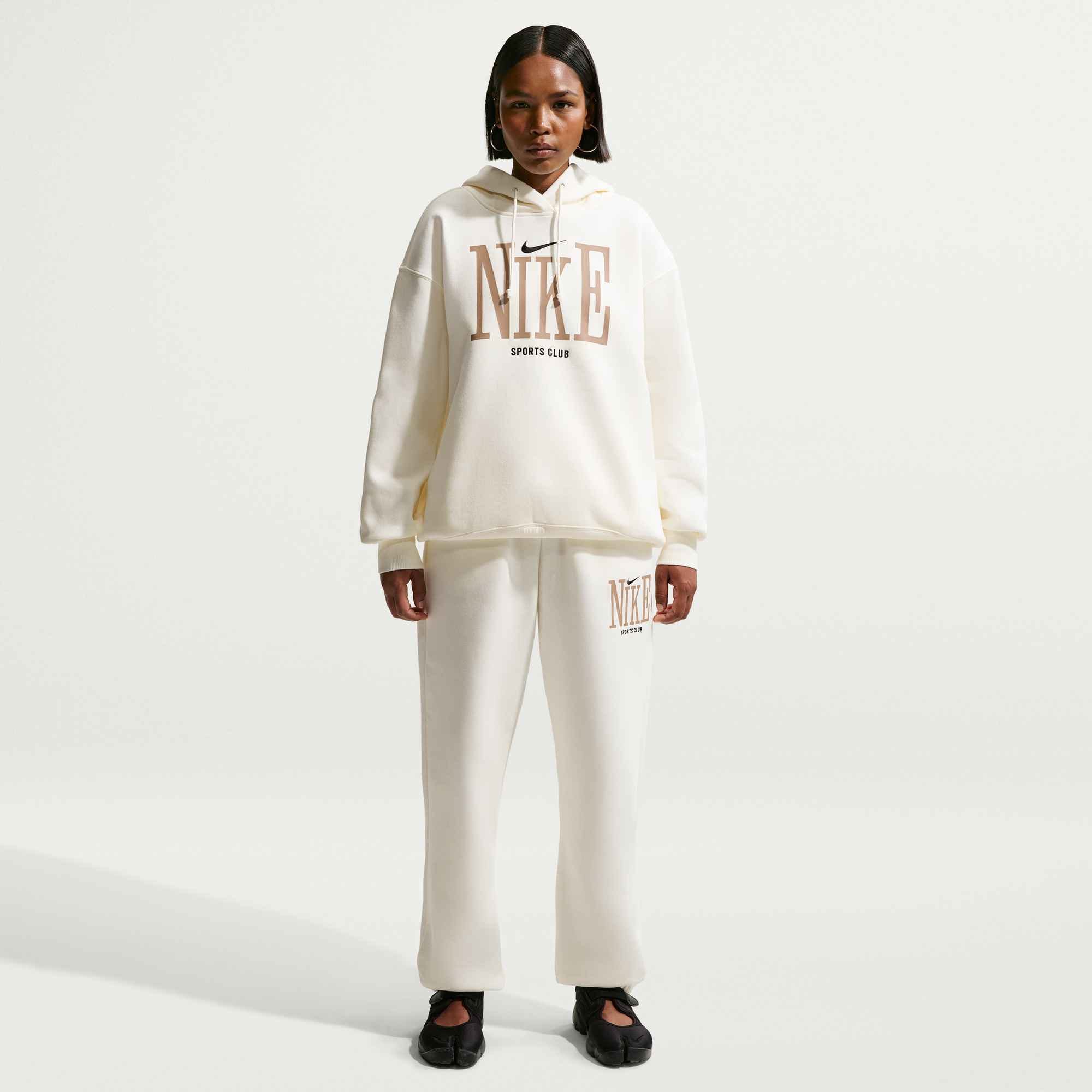 Nike Sportswear Kapuzensweatshirt »W NSW PHNX FLC OS GFX HDY«, mit Kordelverschluss, atmungsaktives Material, gerader Abschluss
