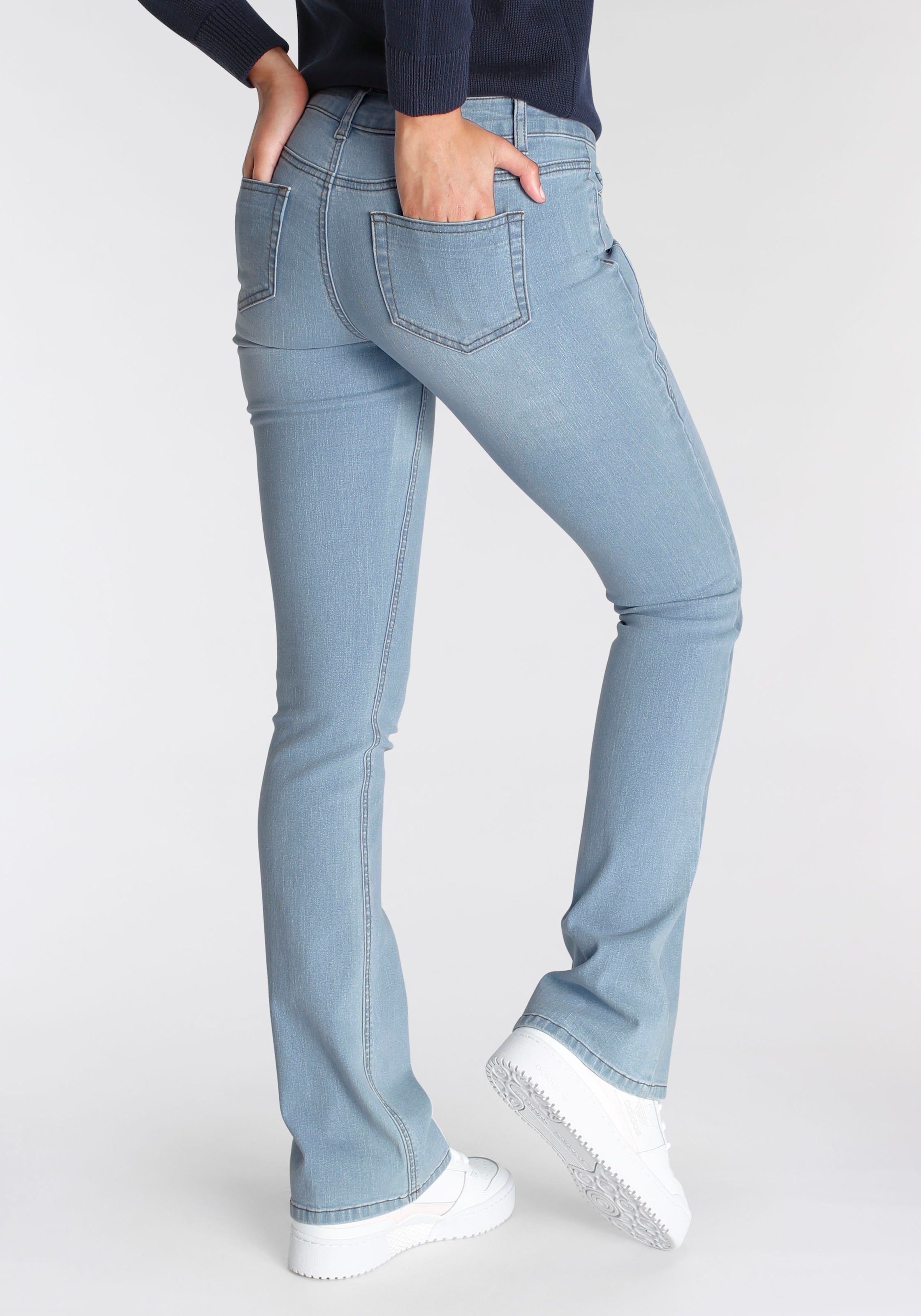Arizona Bootcut-Jeans »mit Keileinsätzen«, Low Waist bei OTTOversand