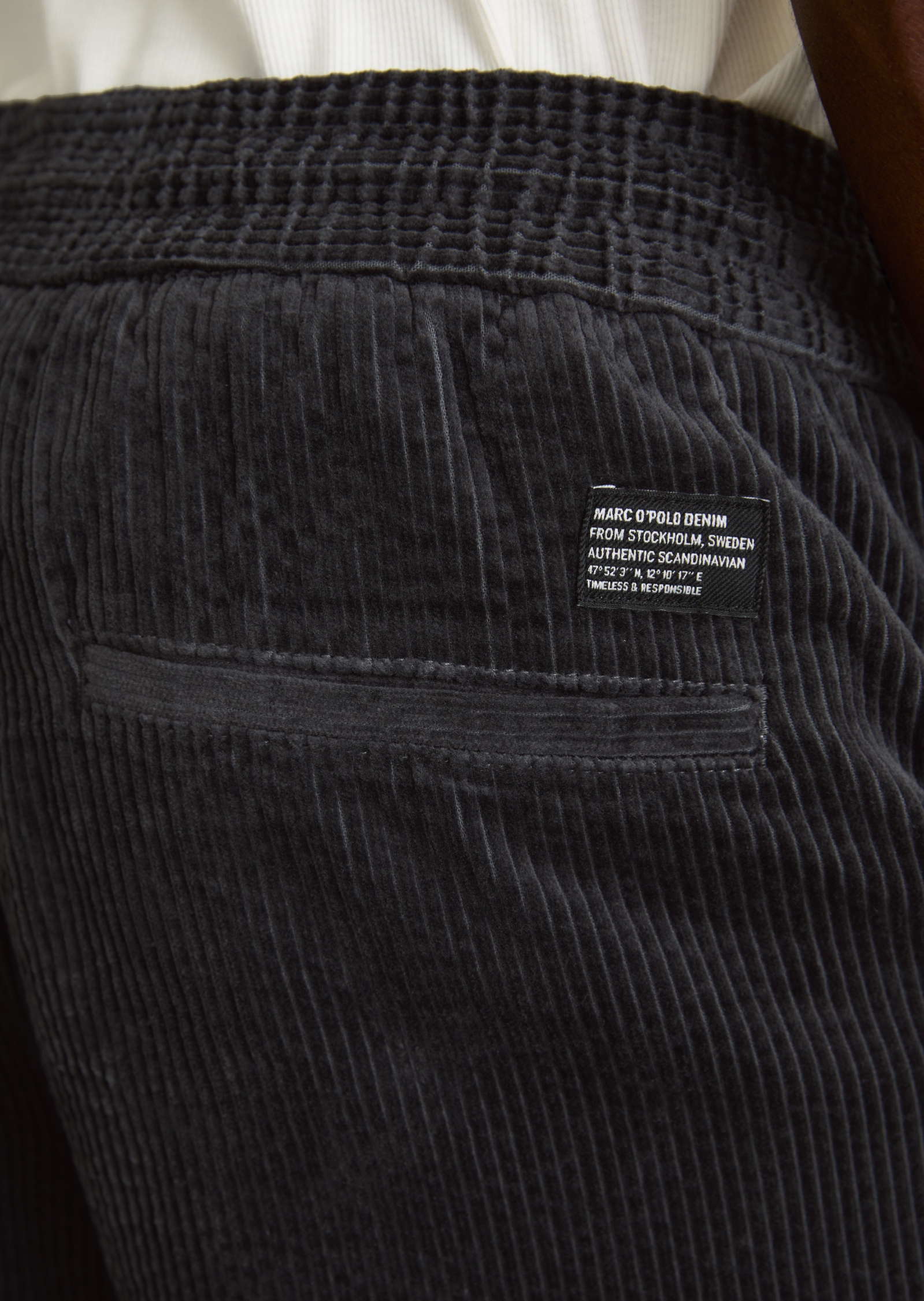 Marc O'Polo DENIM Cordhose »Model Viggo relaxed cropped aus reine Bio-Baumwolle«