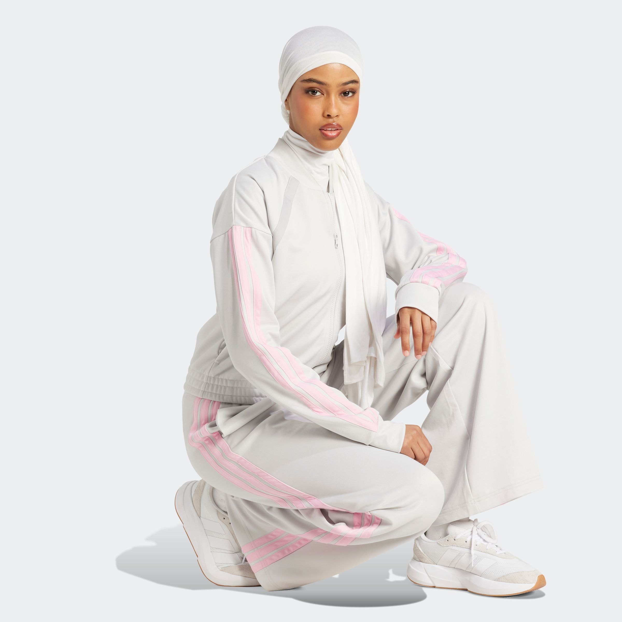 adidas Sportswear Trainingsanzug »W TEAMSPORT TS«, (2 tlg.), Jacke schmal geschnitten; Hose regulär geschnitten, hoher Bund