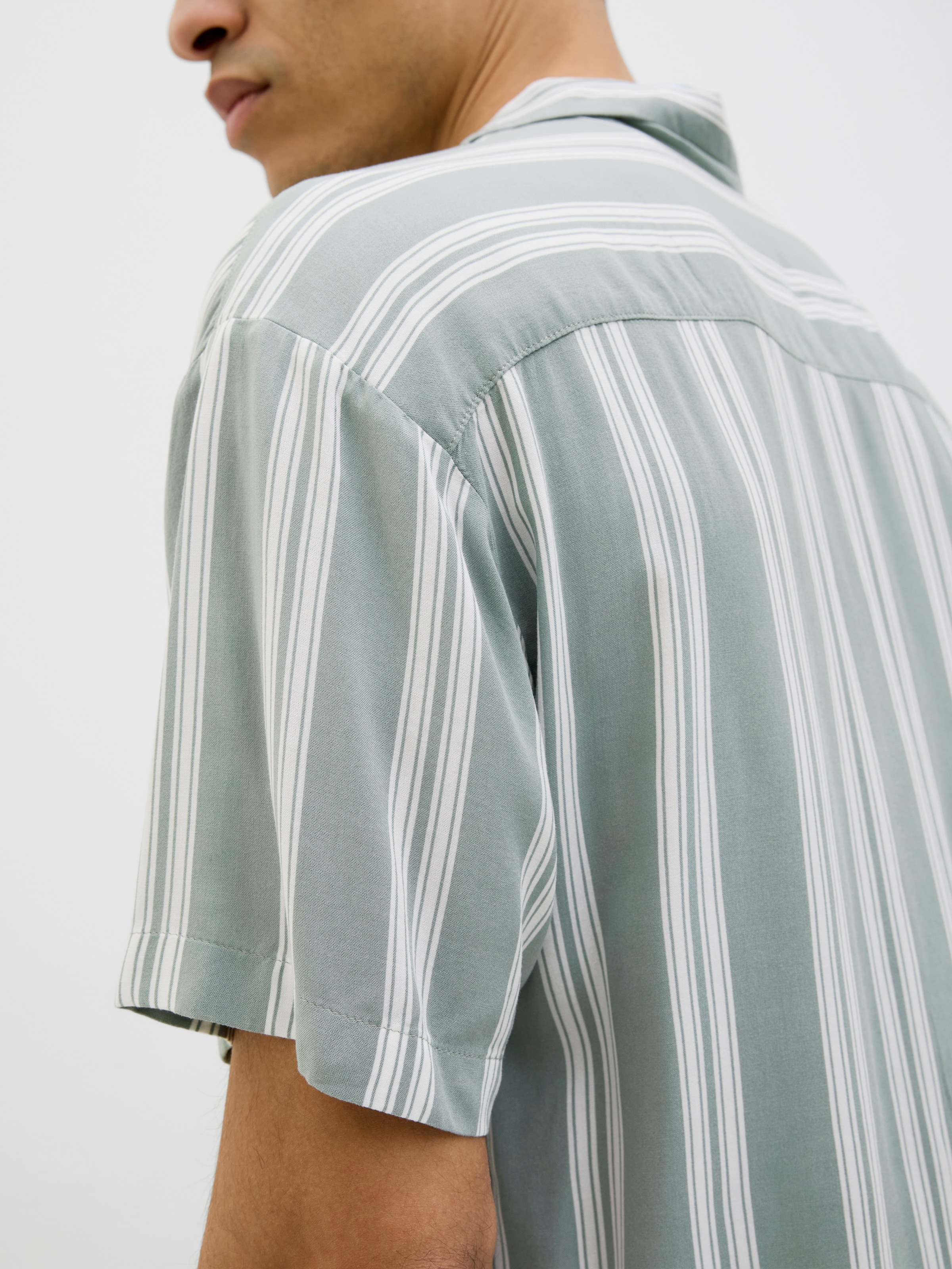 Jack & Jones Kurzarmhemd »JJEJEFF STRIPE RESORT SHIRT SS SN«, mit Streifen Muster