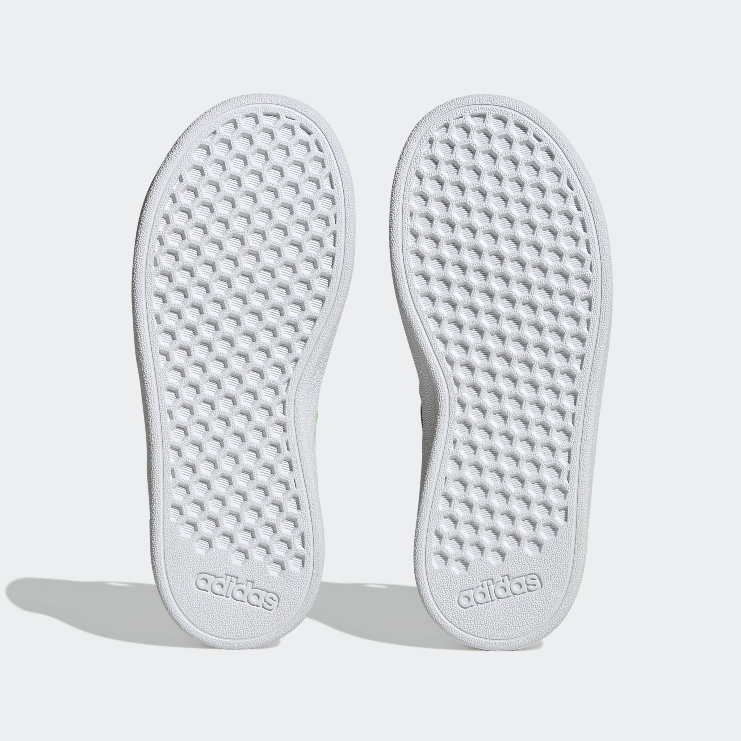 adidas Sportswear Klettschuh »GRAND COURT COURT ELASTIC LACE AND TOP STRAP«, Design auf den Spuren des adidas Superstar