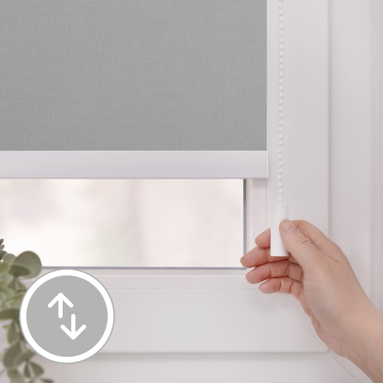 LICHTBLICK ORIGINAL Rollo »Klemmfix, ohne Bohren«, verdunkelnd, Blendschutz-Sichtschutz-Verdunkelung, mit Bohren/ohne Bohren, freihängend, Steuerbar mit Bluetooth-App, integrierter Elektromotor und Akku