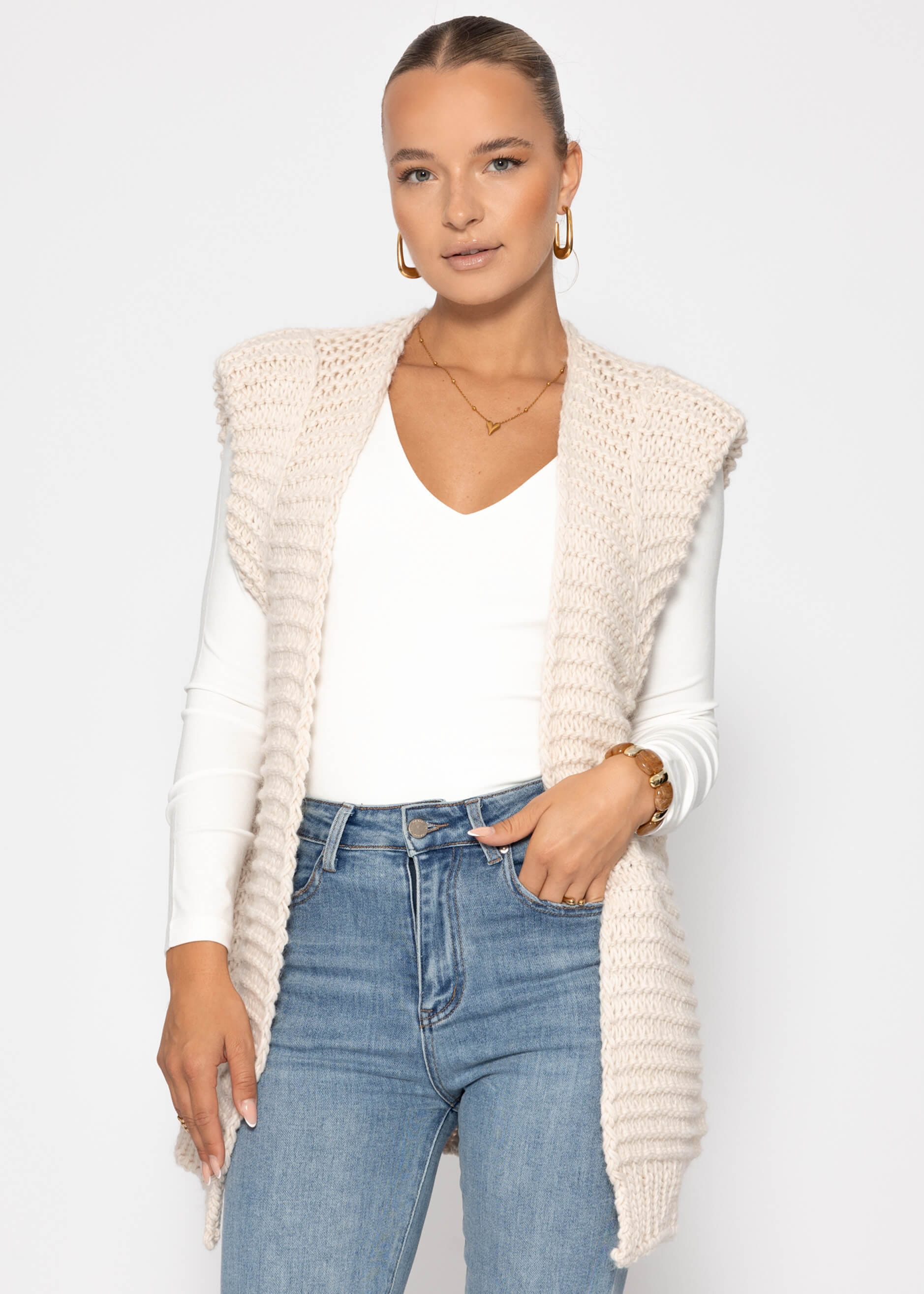 SASSYCLASSY Strickweste »Lange ärmellose Strickweste mit strukturierten Schultern« Weste aus grobem Strick mit strukturierten Schultern Offwhite Schwarz