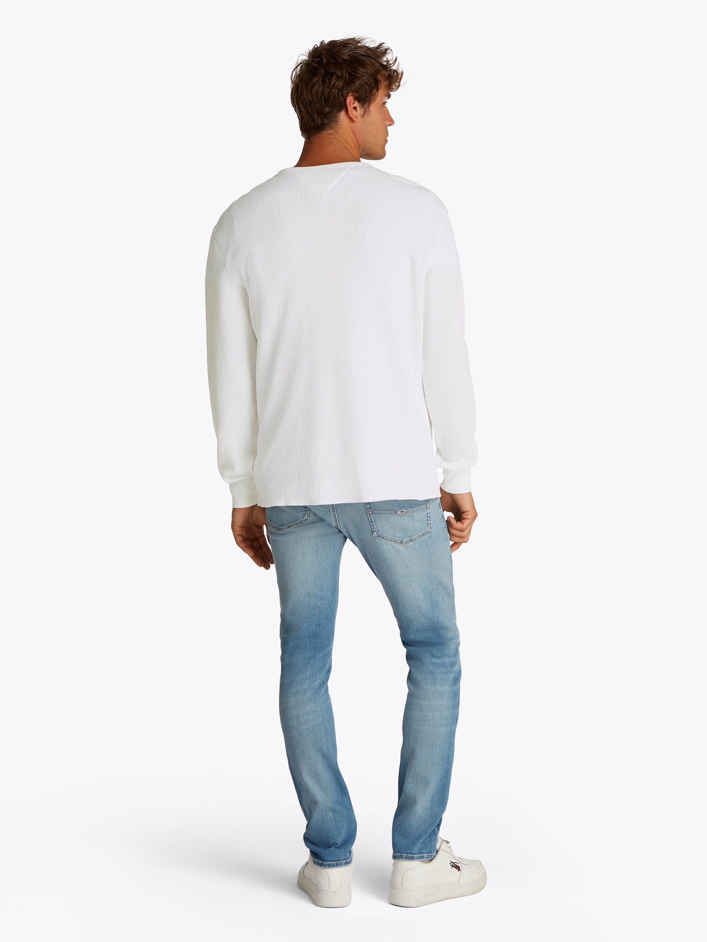 Tommy Jeans Henleyshirt »TJM REG WAFFLE HENLEY LS TEE«, mit leichter Struktur