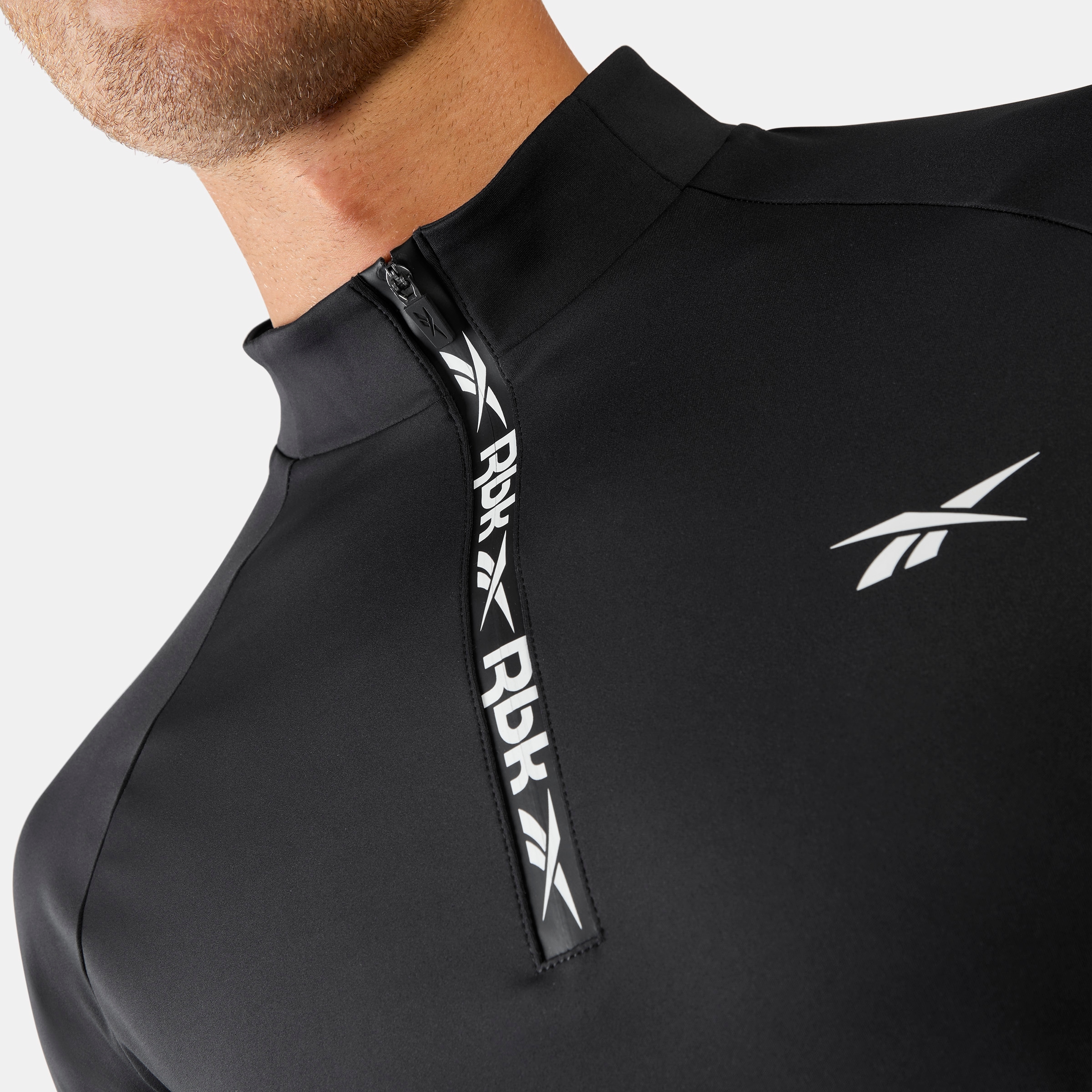 Reebok Trainingsshirt »ID RBK TRAINING 1/4 ZIP« mit Rundhalsausschnitt, aus Polyester und Elasthan, in normaler Länge