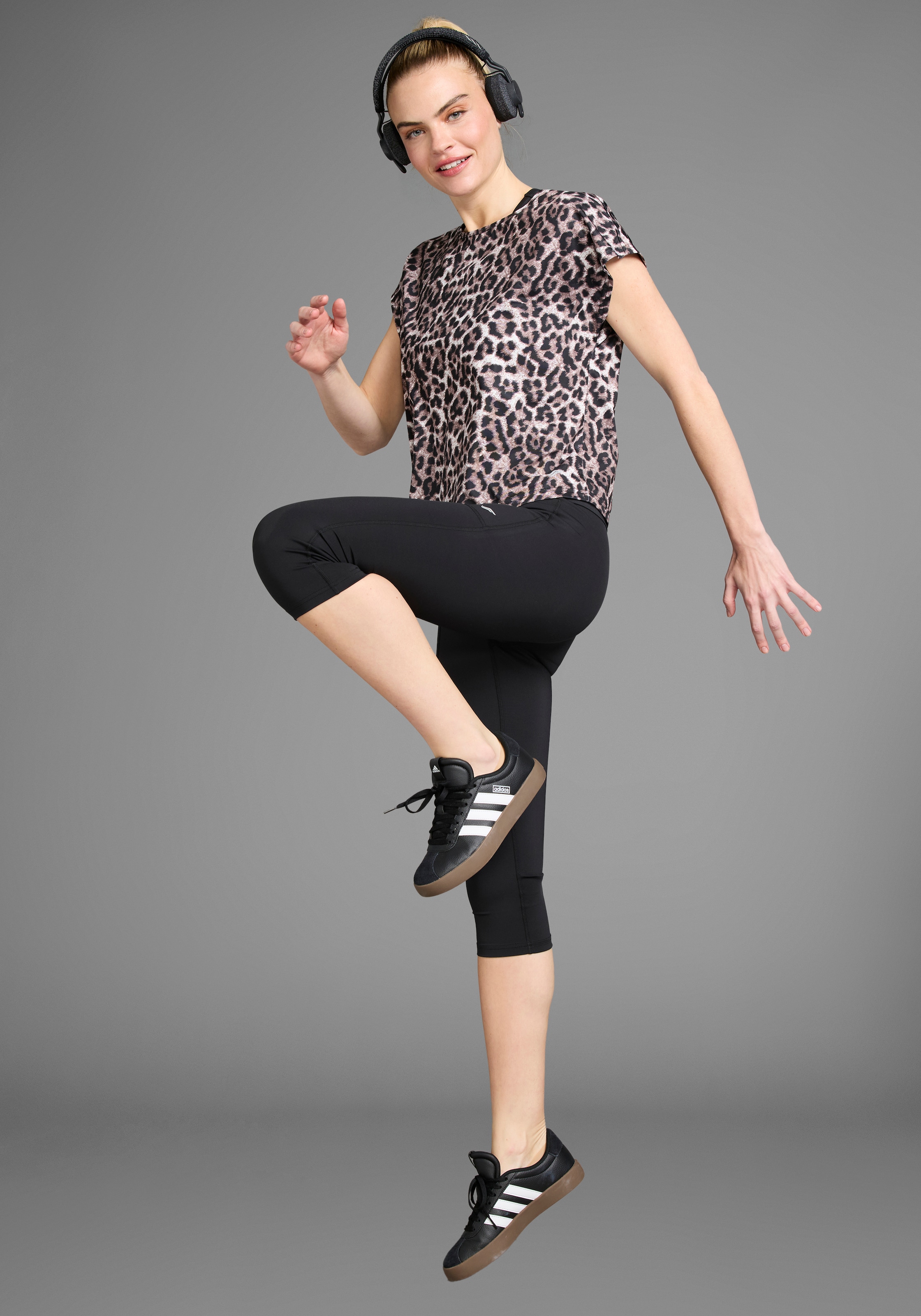 FAYN SPORTS Caprileggings, mit Figur formenden Nähten und hohem Bund