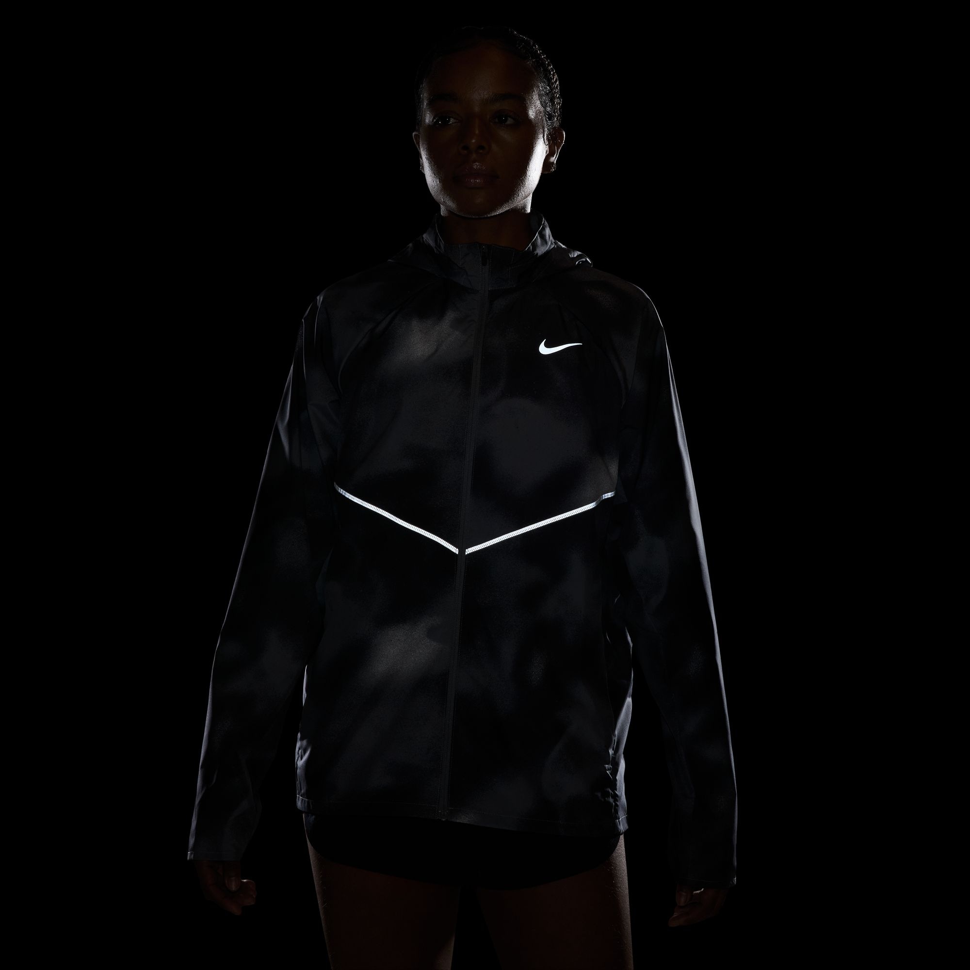 Nike Laufjacke »Nike Miler Men's UV Repel Running Jacket« für den Laufsport entwickelt, mit UV Repel, aus Polyester