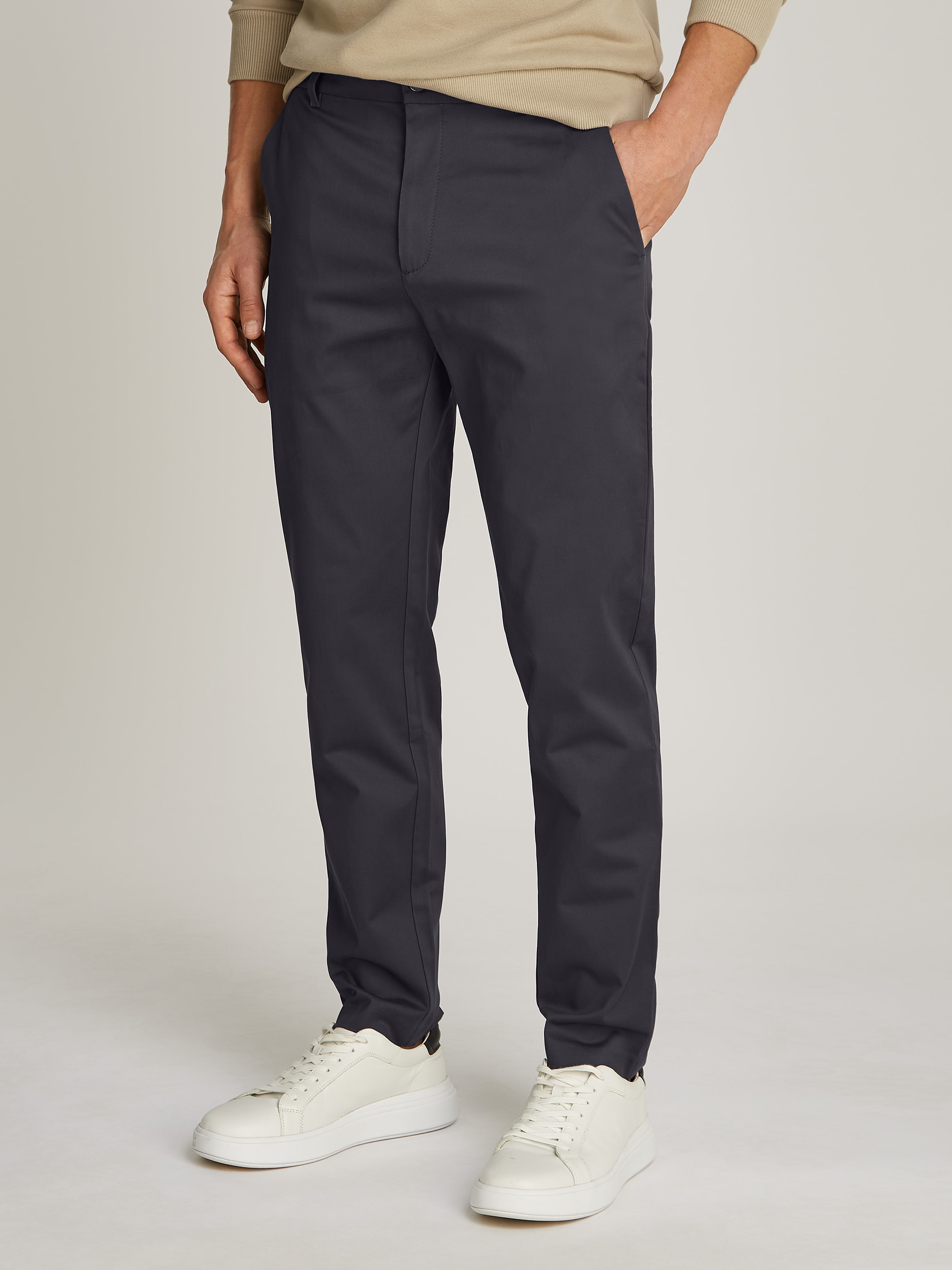 Chinohose »SATEEN STRETCH TAPERED«, mit Logoprägung