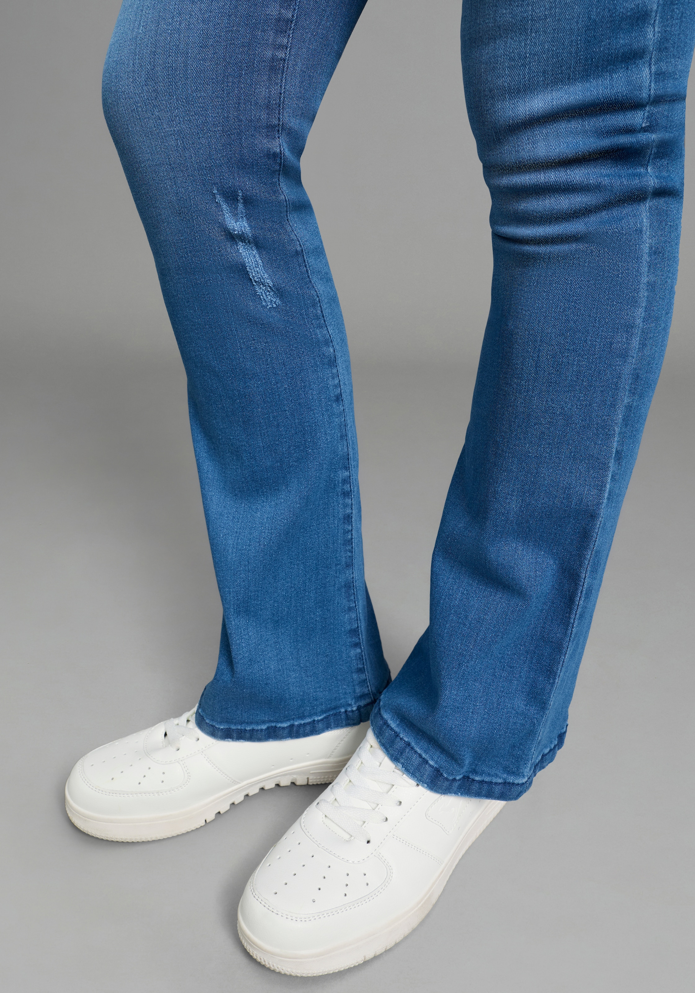 KangaROOS 5-Pocket-Jeans ausgestellte Beinform,  Used-Waschung,  normale Leibhöhe