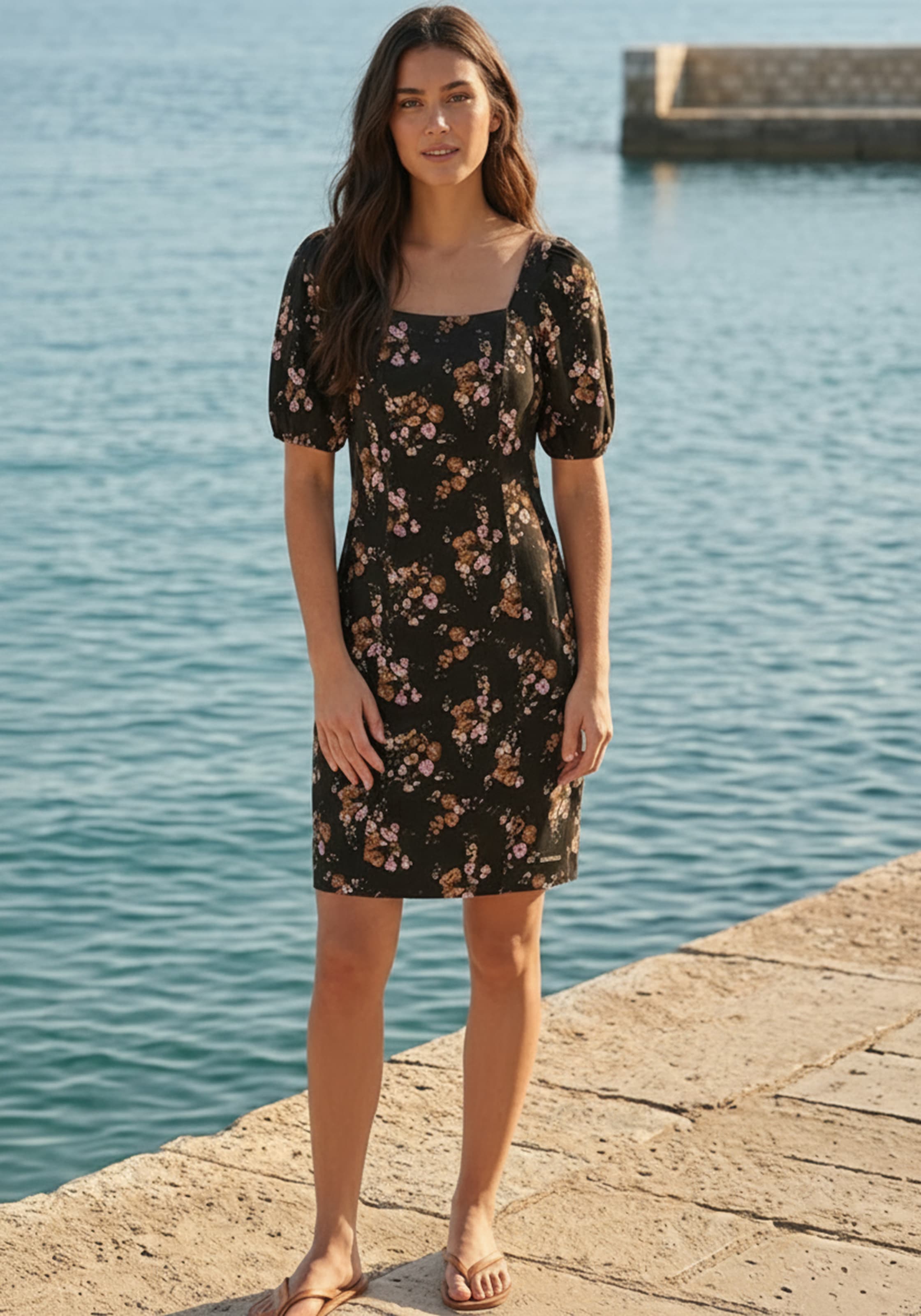 Bruno Banani Sommerkleid mit geblümter Optik, aus Jersey, elastische Viskosemischung