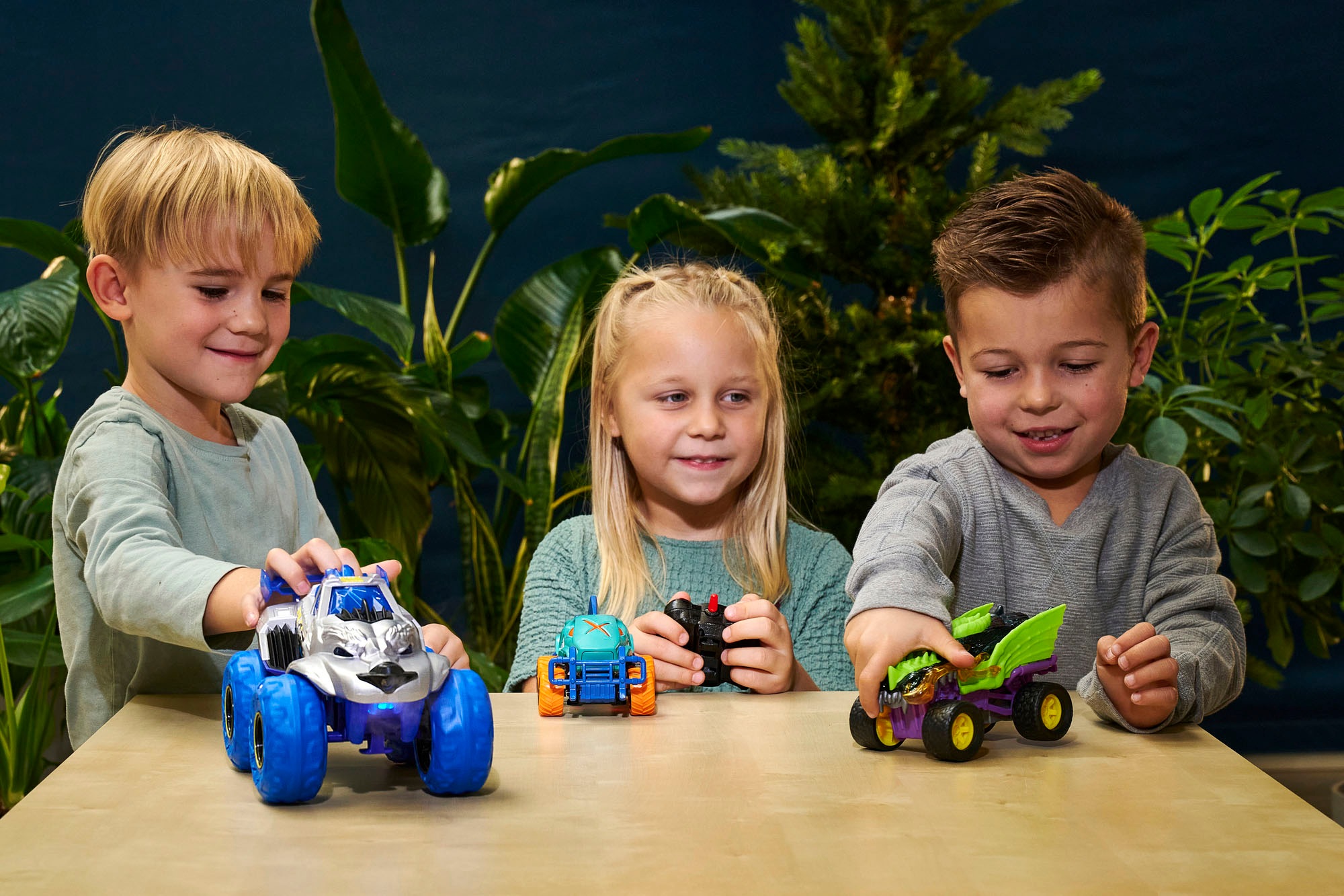 Dickie Toys Spielzeug-Monstertruck »Artic Ice Monster«, mit Licht und Sound