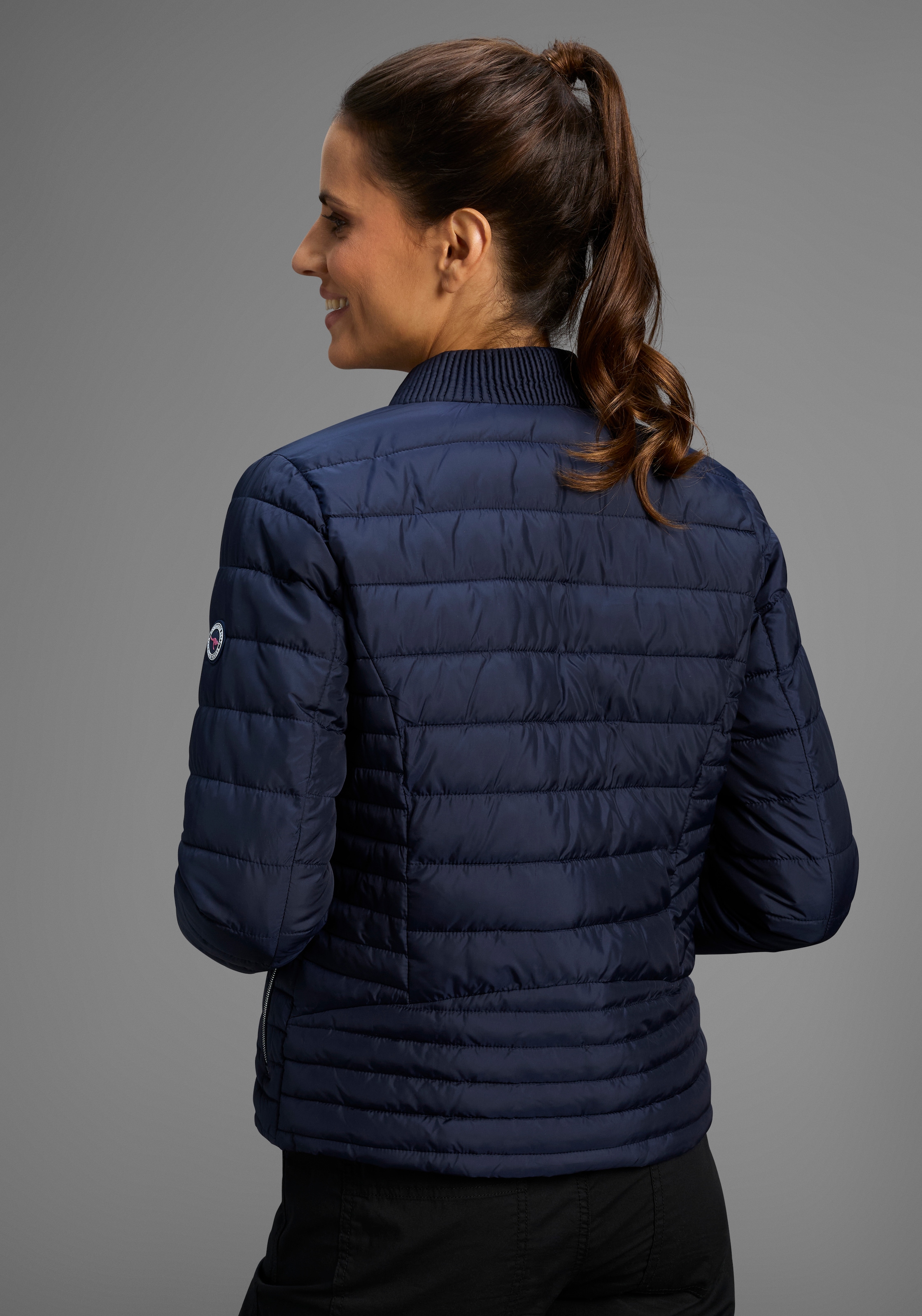 KangaROOS Steppjacke, figurbetonter Schnitt, hüftlange Passform