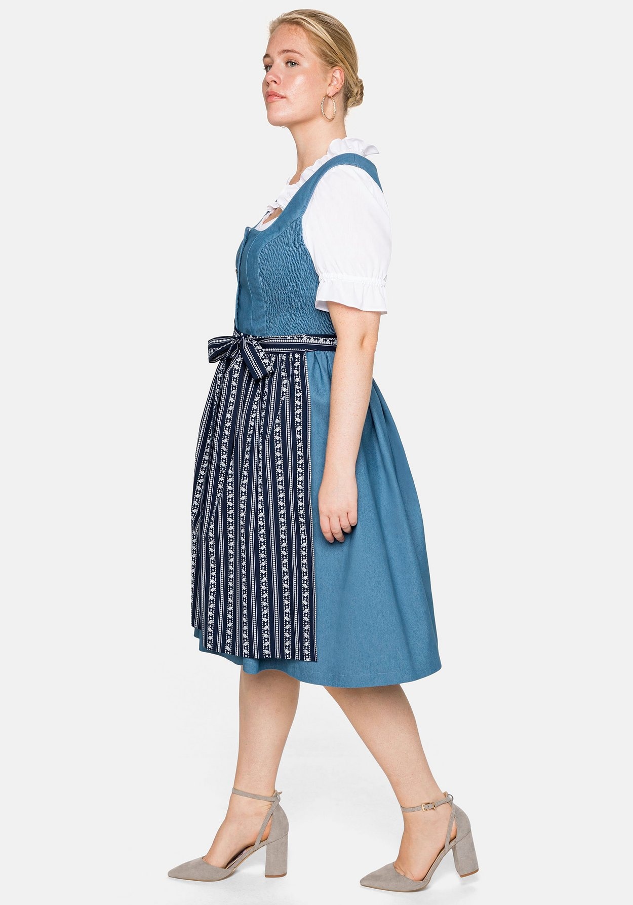 Sheego Dirndl »Dirndl mit Schürze in Denim-Optik mit Schürze 2-tlg.«, in Denim-Optik mit Schürze 2-tlg.