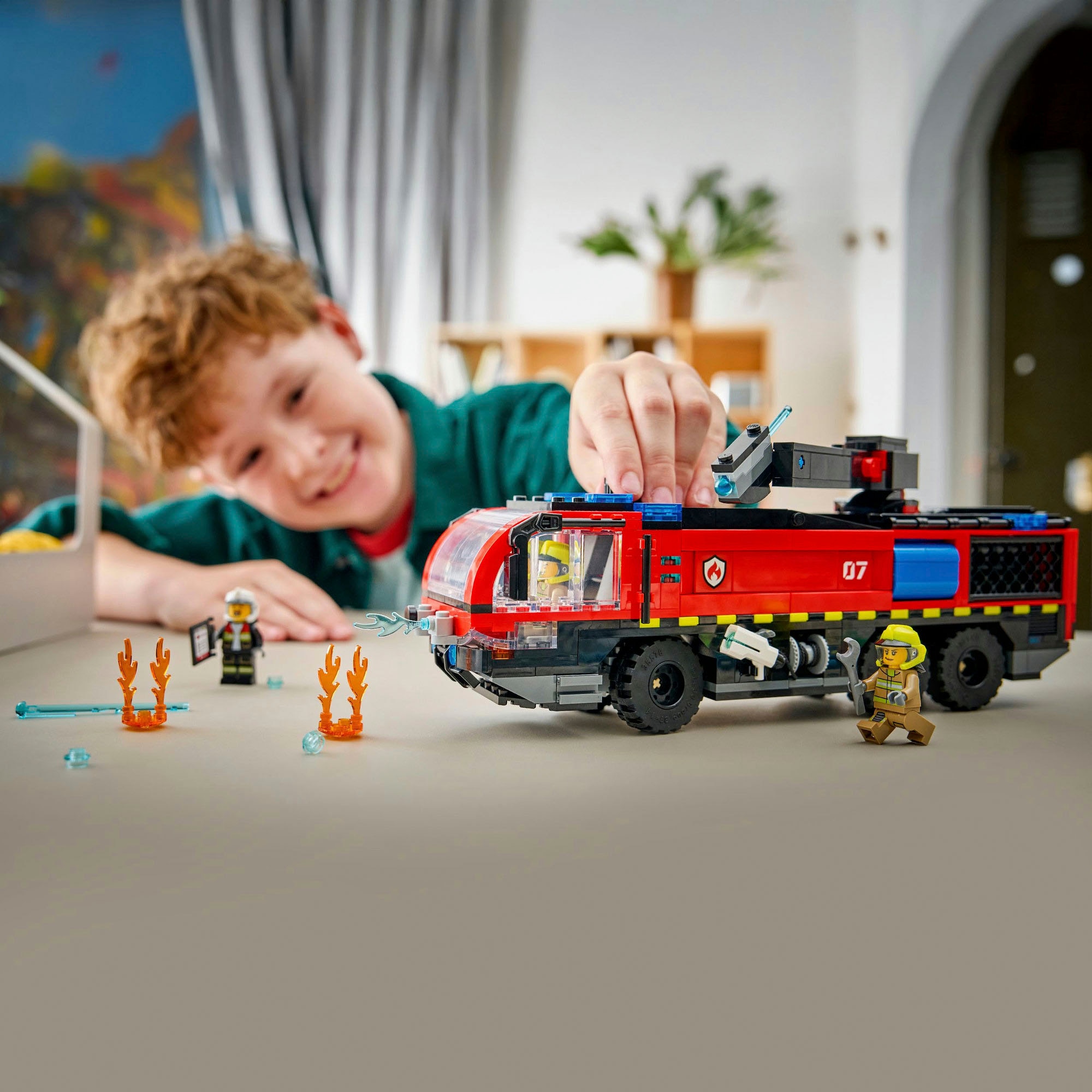 LEGO® Konstruktionsspielsteine »Flughafenlöschfahrzeug (60499), LEGO City« Made in Europe