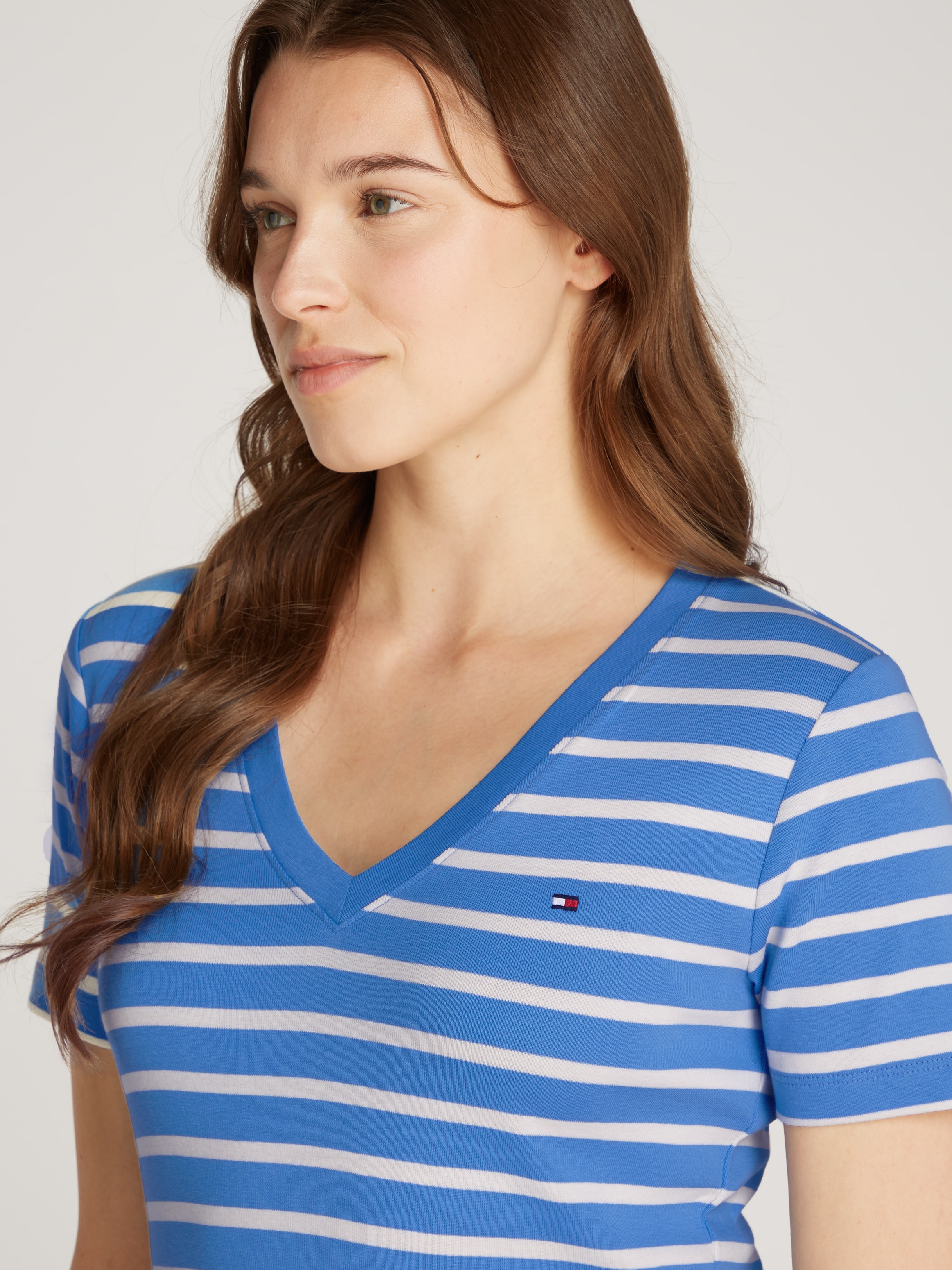 Tommy Hilfiger T-Shirt »CODY, Slim Fit«, mit V-Ausschnitt