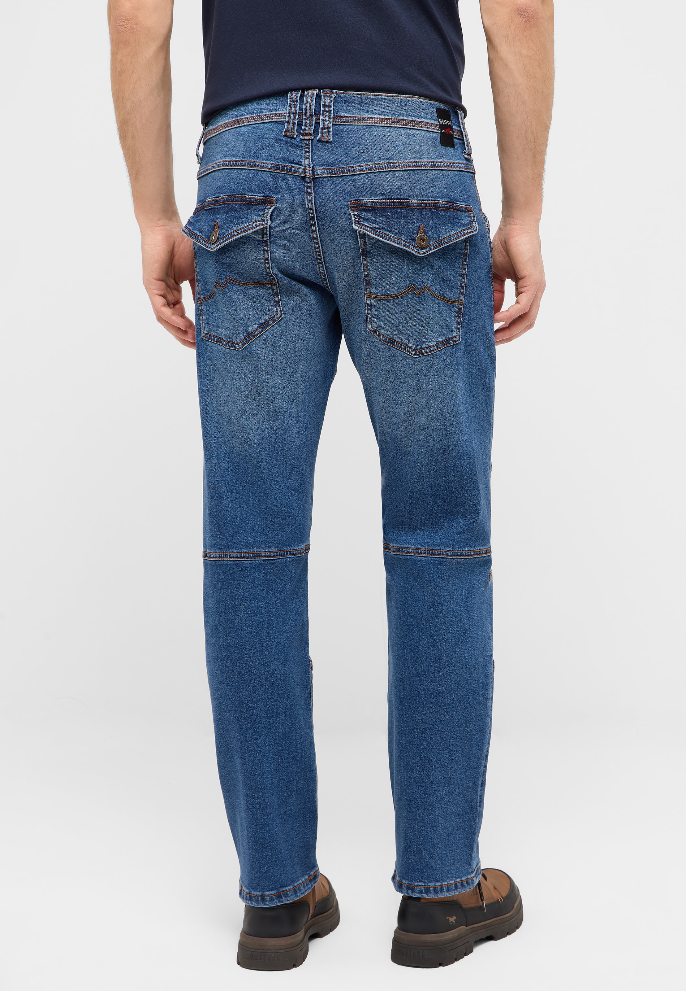 MUSTANG Straight-Jeans »Eastwood Straight« mit kontrastfarbenen Nähten / Stretch