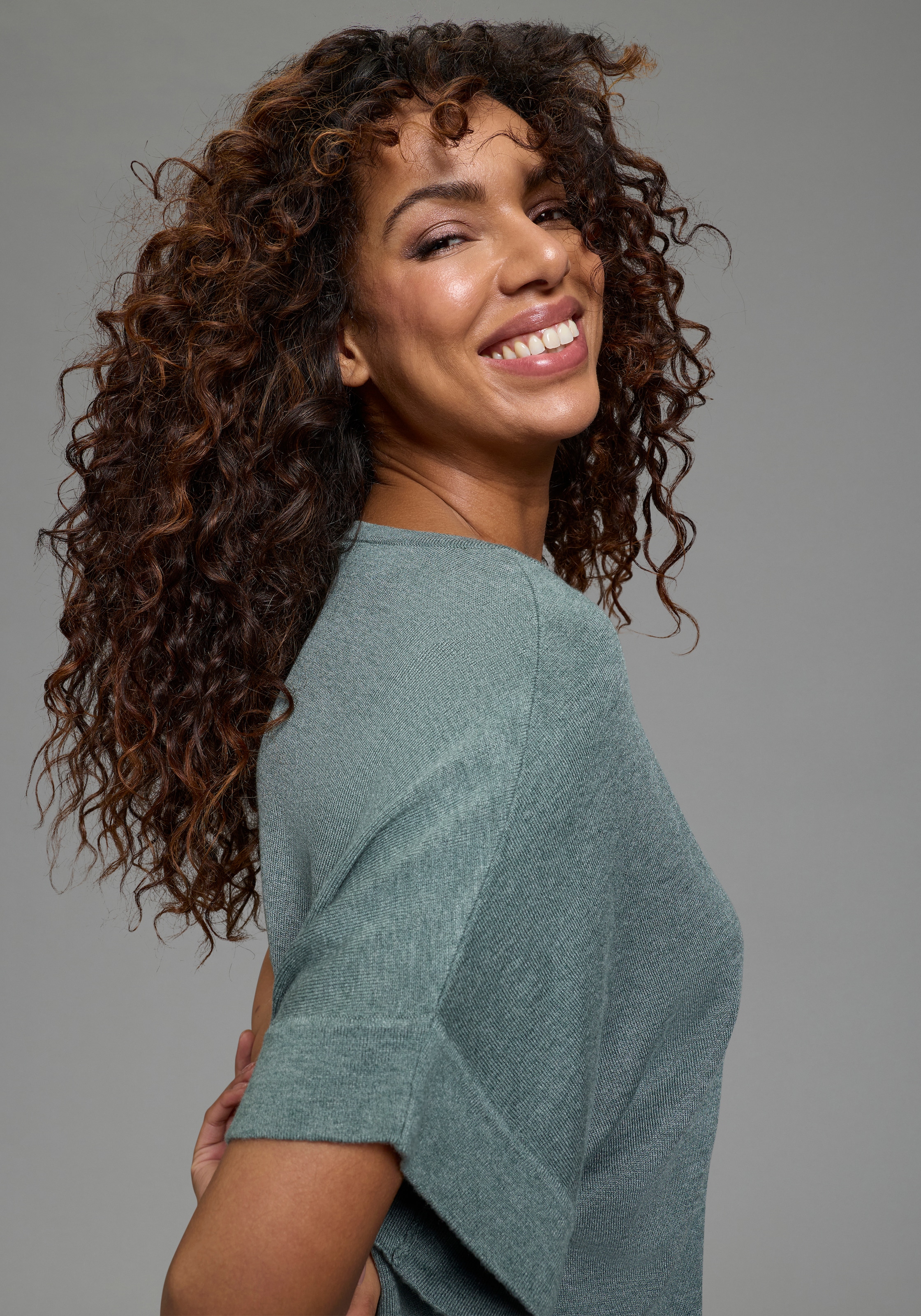 Laura Scott CURVE V-Ausschnitt-Pullover sommerlicher Feinstrick mit figurschmeichelnder Passform