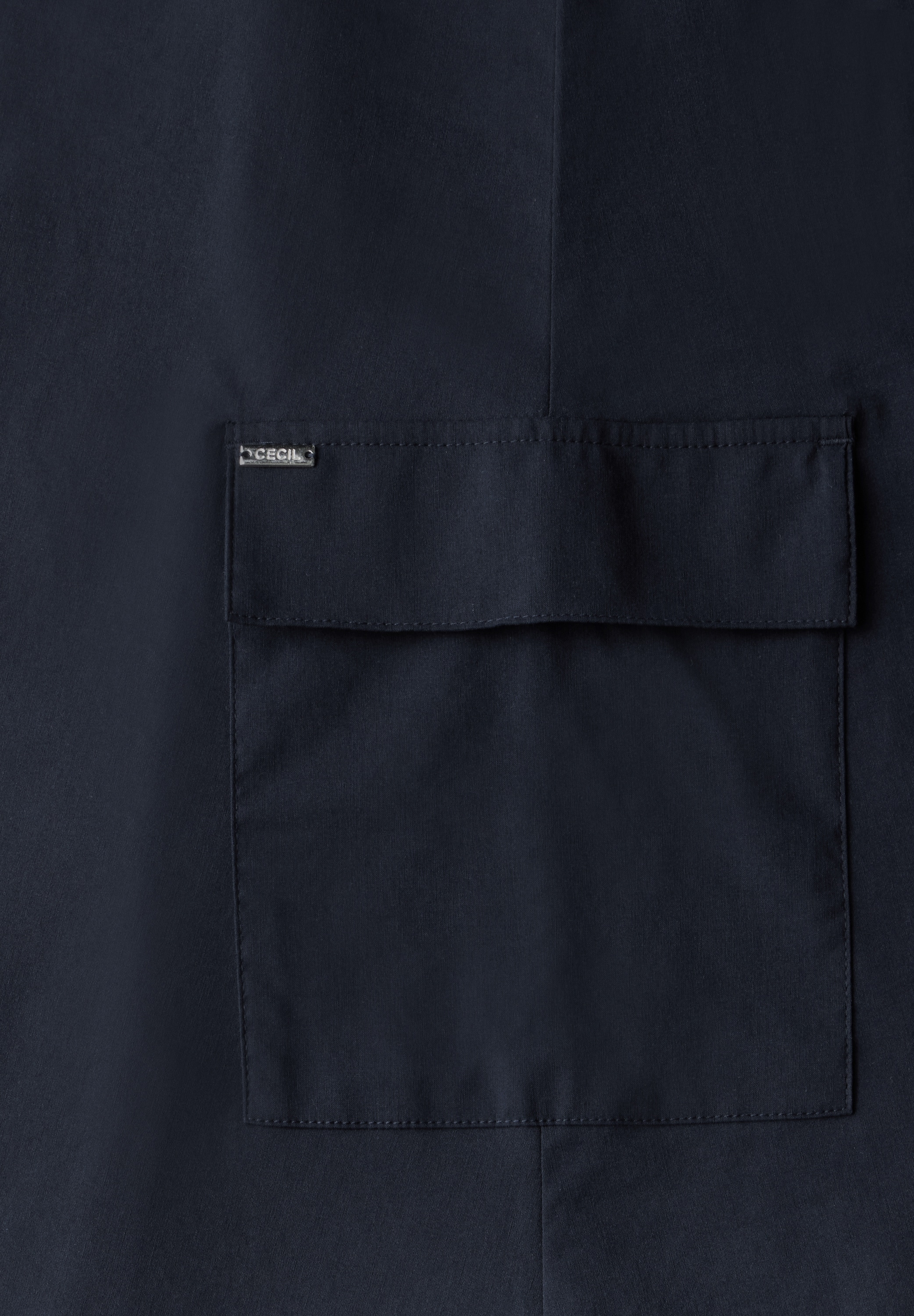 Cecil Midirock, mit praktischen Taschen