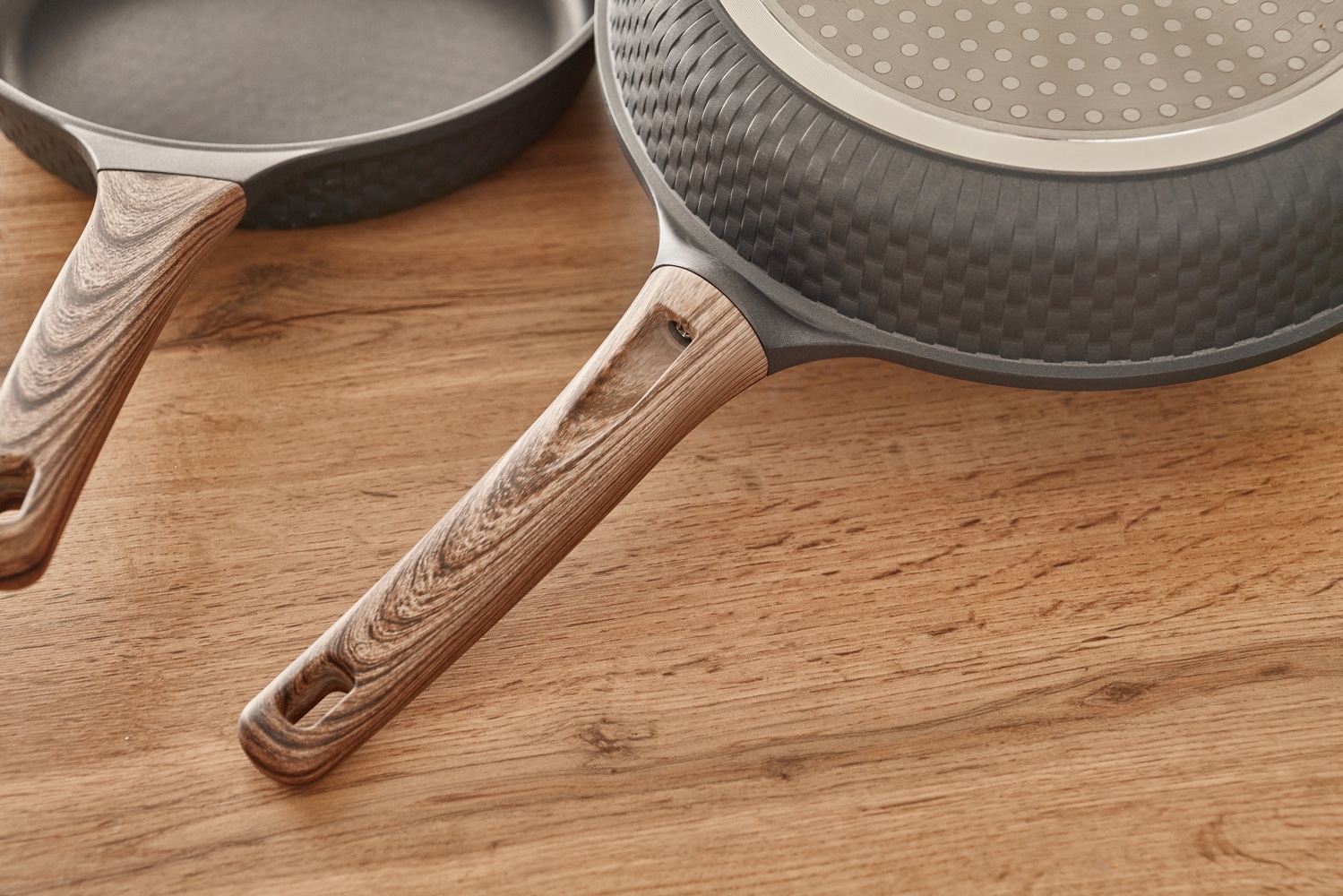 RESTO Kitchenware Bratpfanne »Ran, Universalpfanne mit Antihaftbeschichtung« Aluminiumguss 1 Stk. tlg. Induktion, für alle Herdarten geeignet